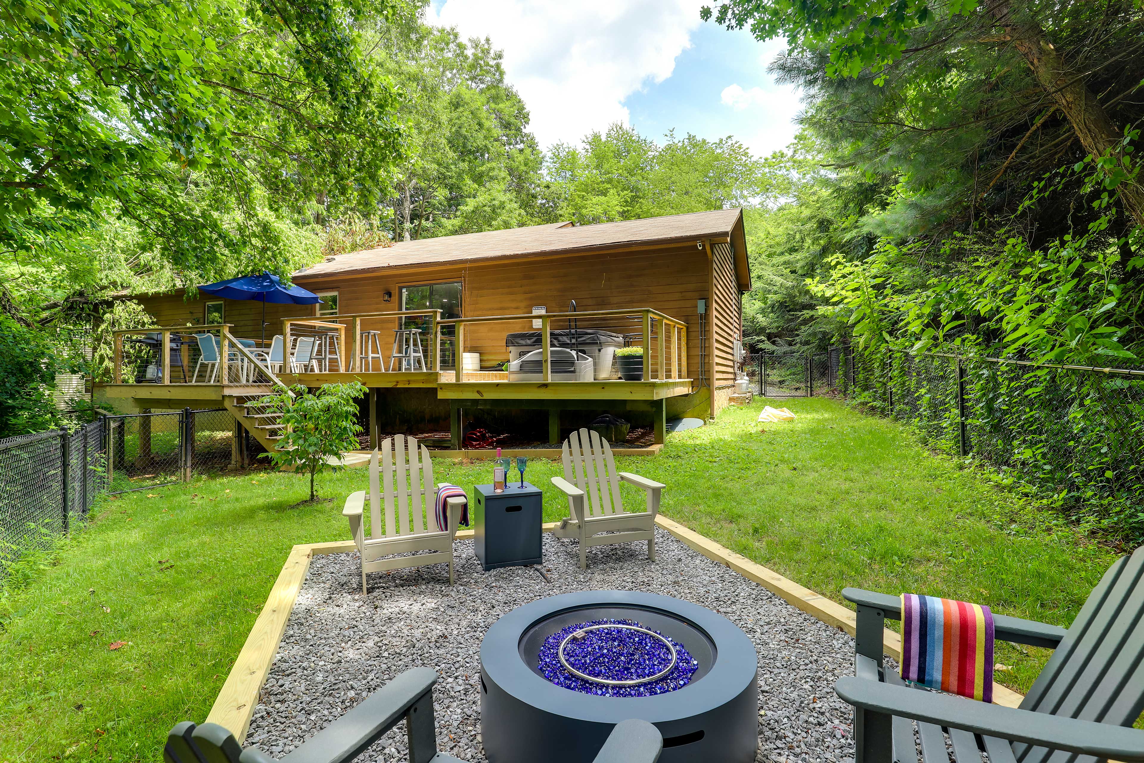 Private Backyard | Deck | Outdoor Dining | Hot Tub