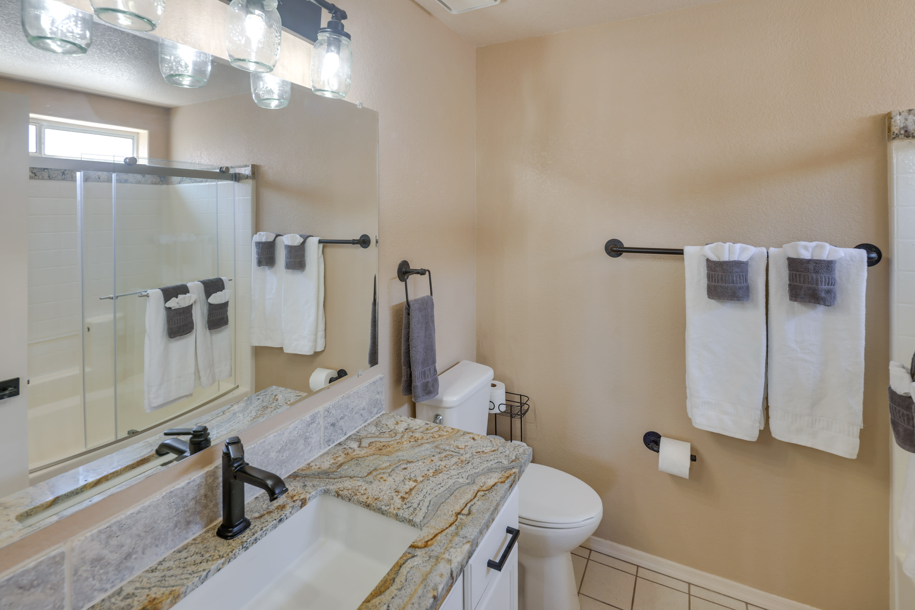 En-Suite Bathroom | Linens & Towels | Hair Dryer | Complimentary Toiletries