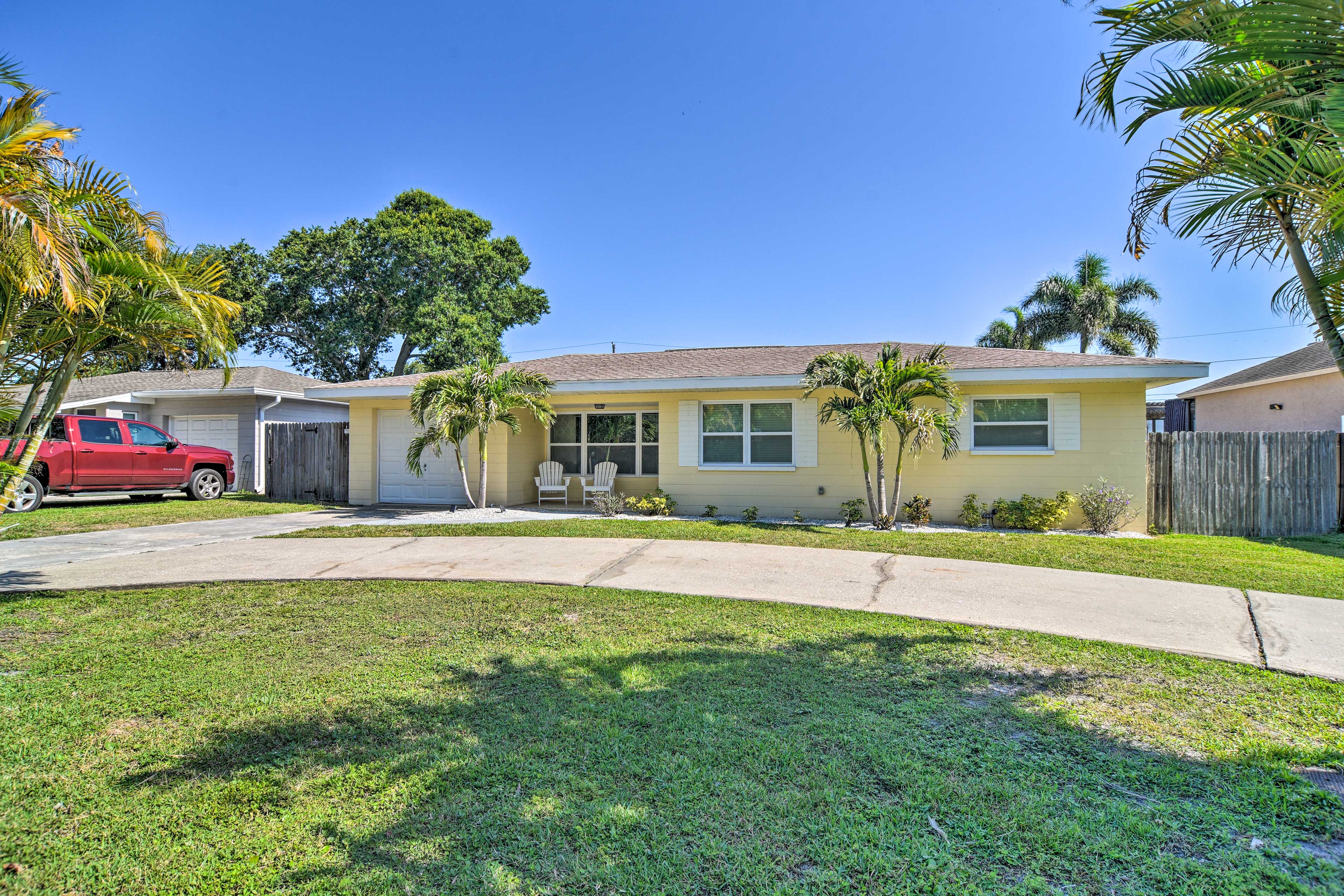 Parking | Driveway (4 Vehicles) | RV/Trailer/Boat Parking