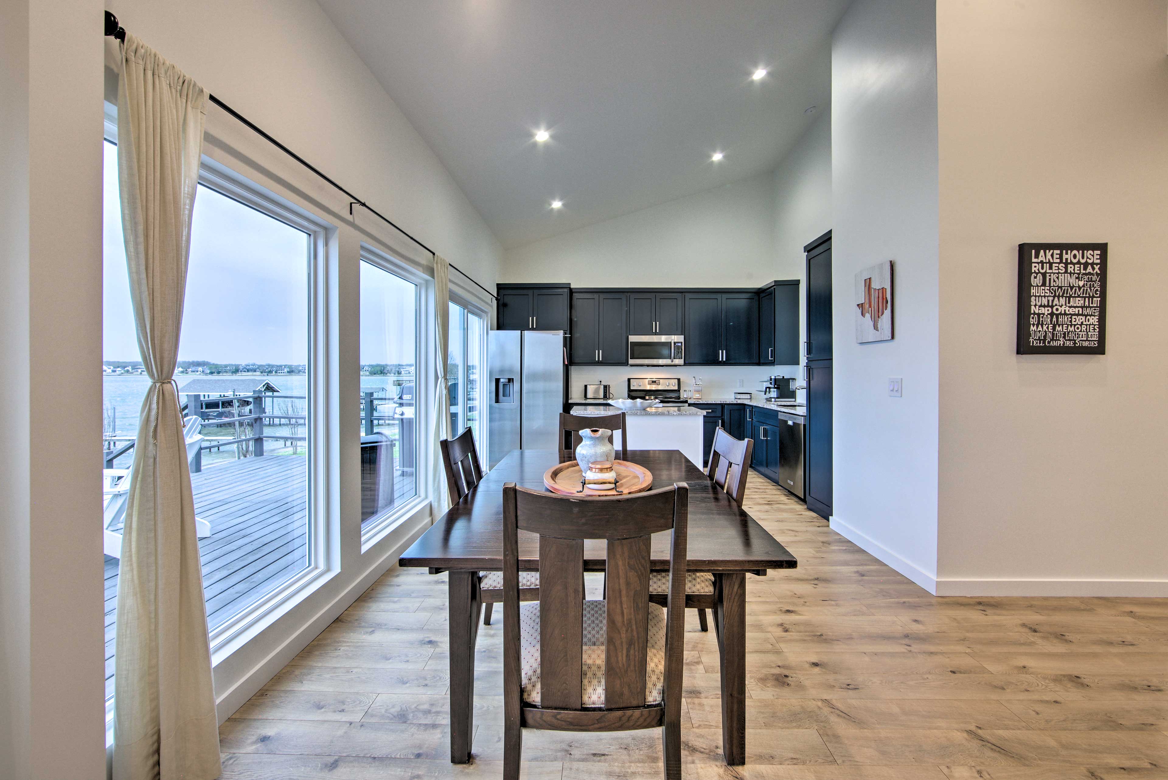 Dining Area | Kitchen