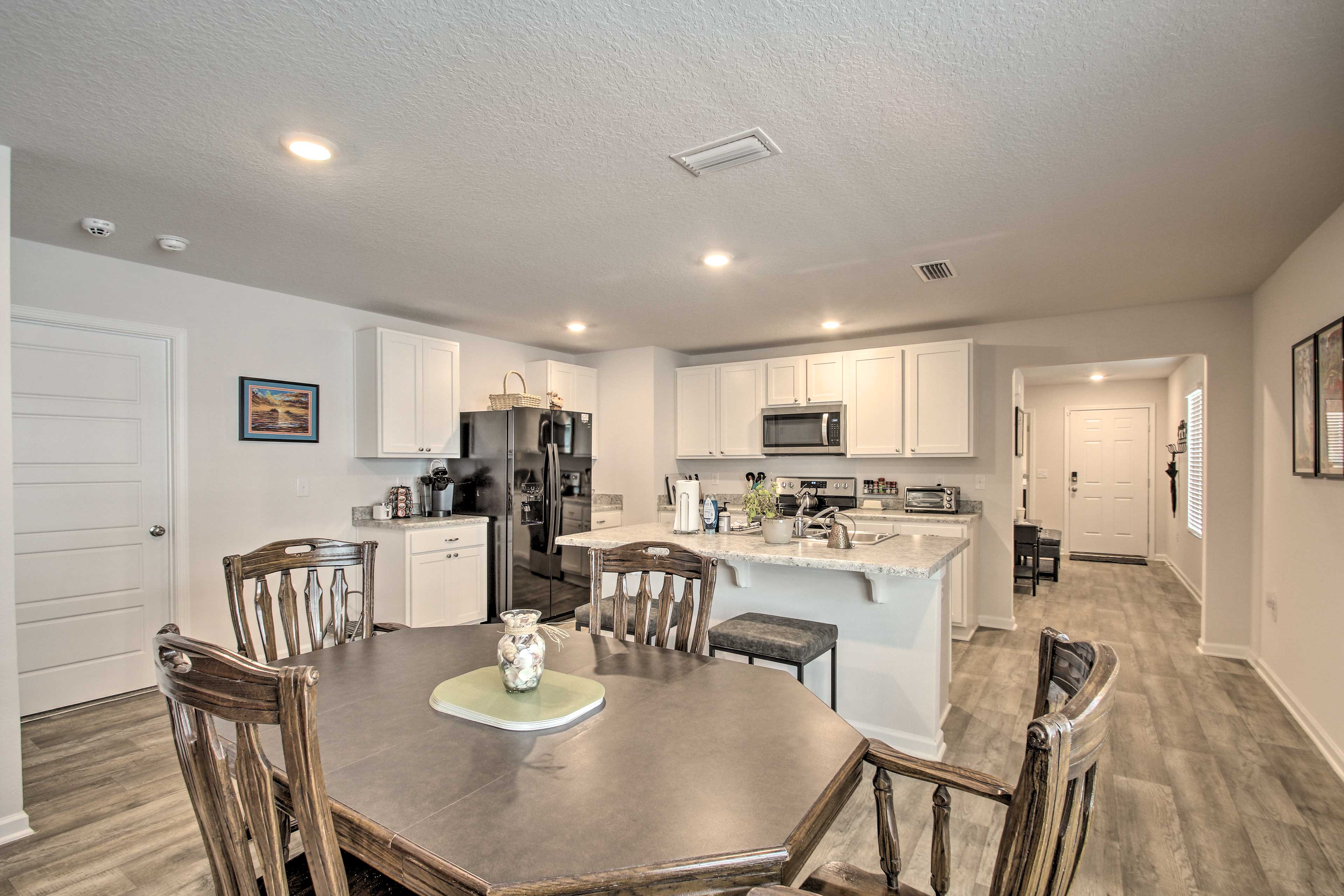 Dining Area | Dishware/Flatware | Trash Bags/Paper Towels