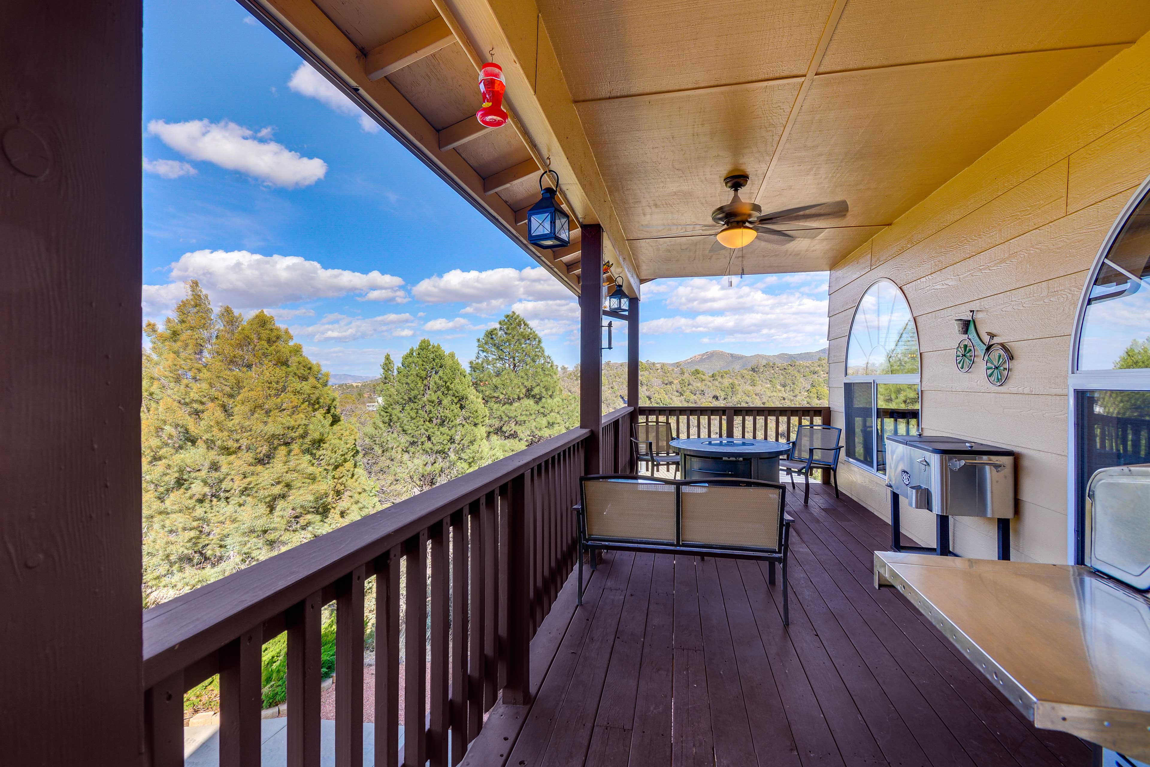 Deck | Gas Grill | Fire Pit | Dining Area