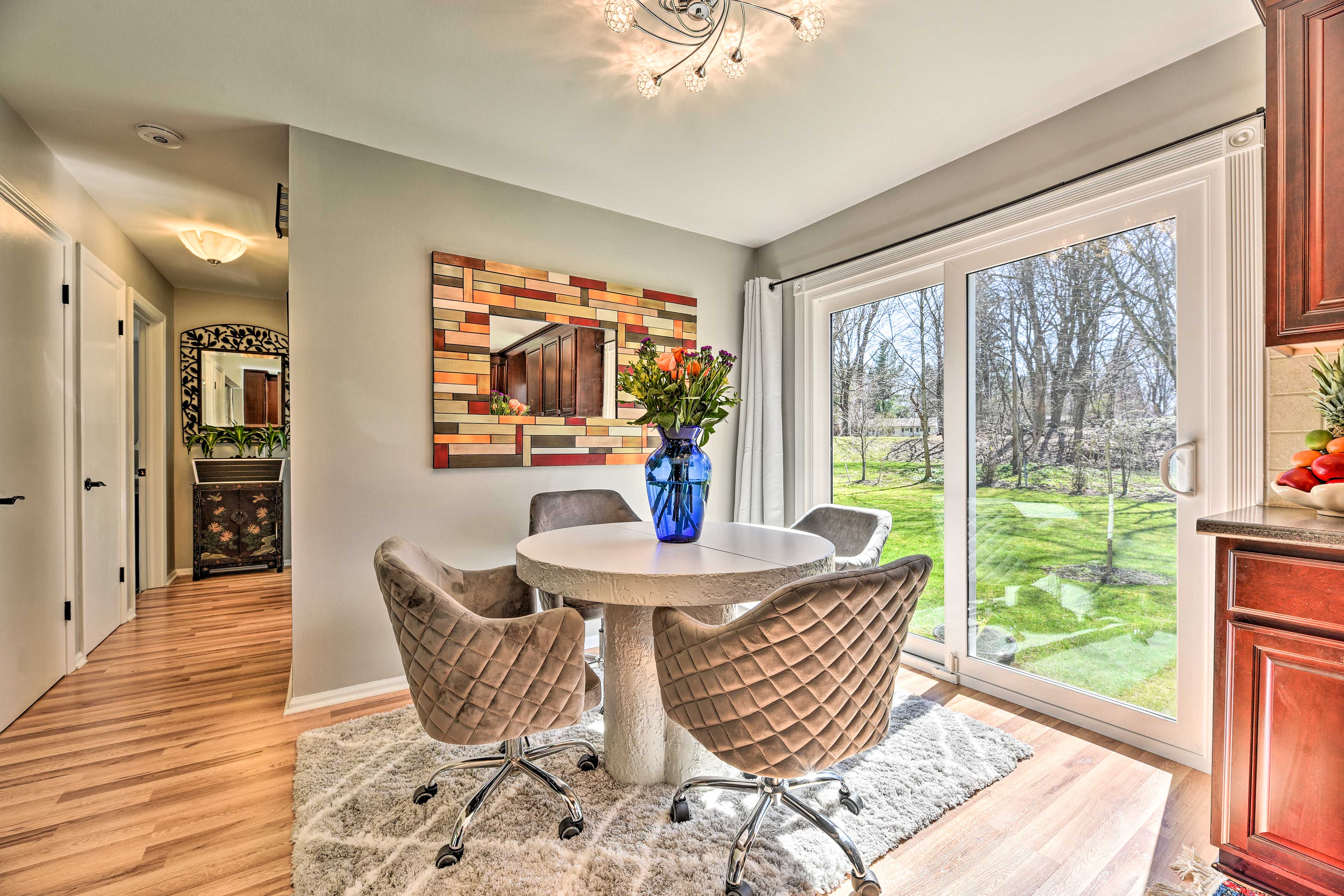 Dining Area | Dishware & Flatware Provided