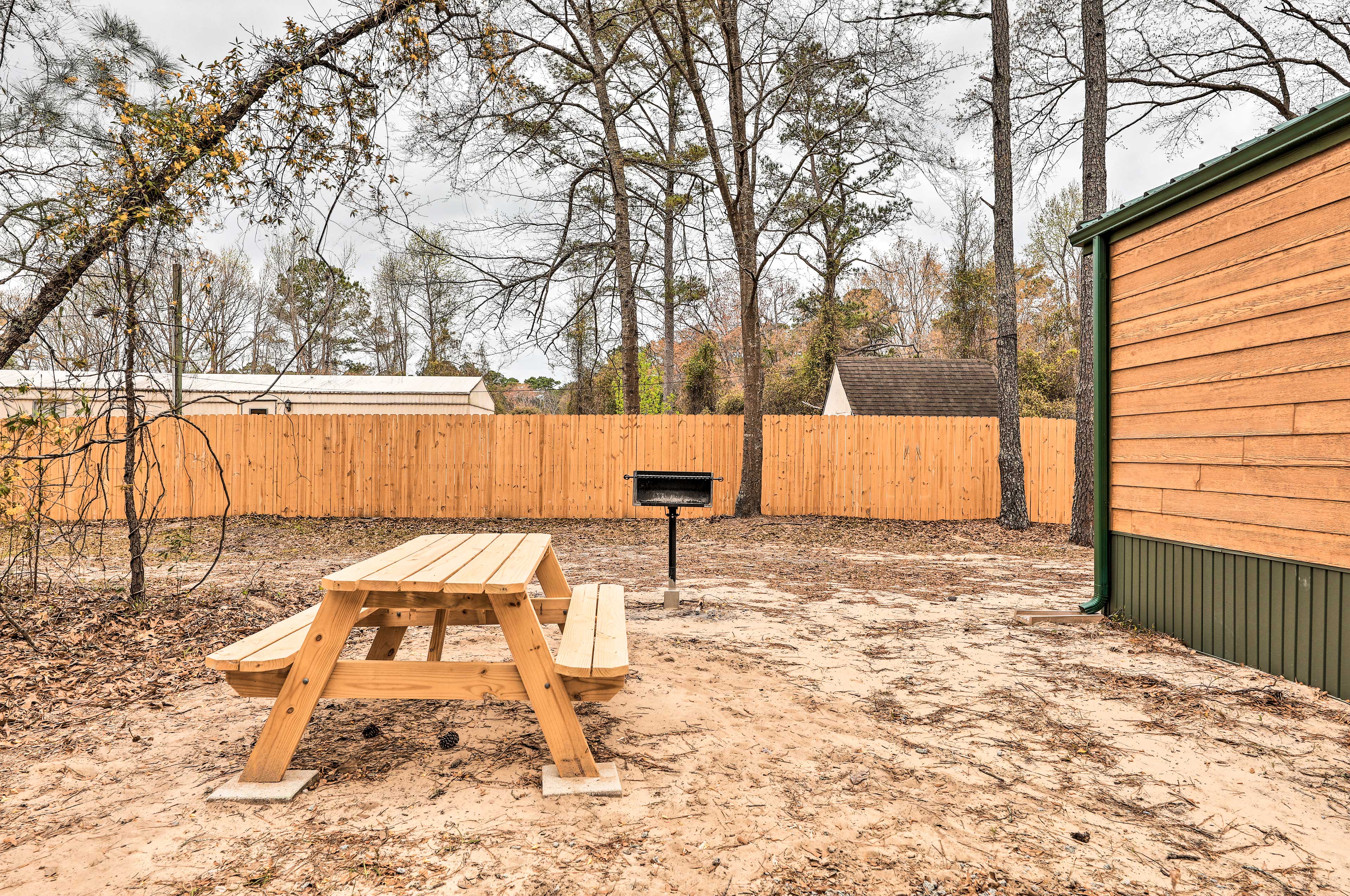 Shared Backyard | Picnic Table