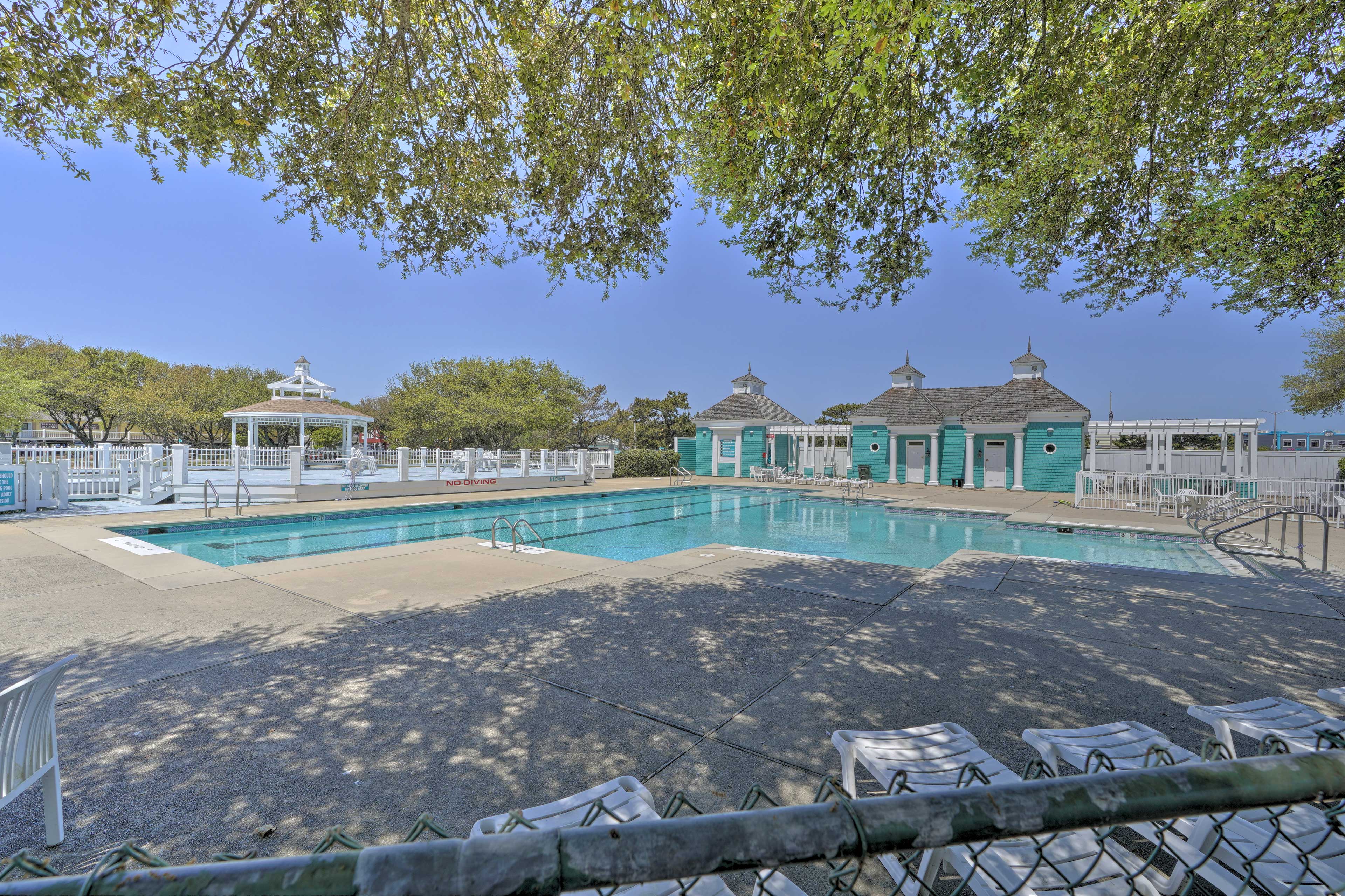 Community Amenities | Pool