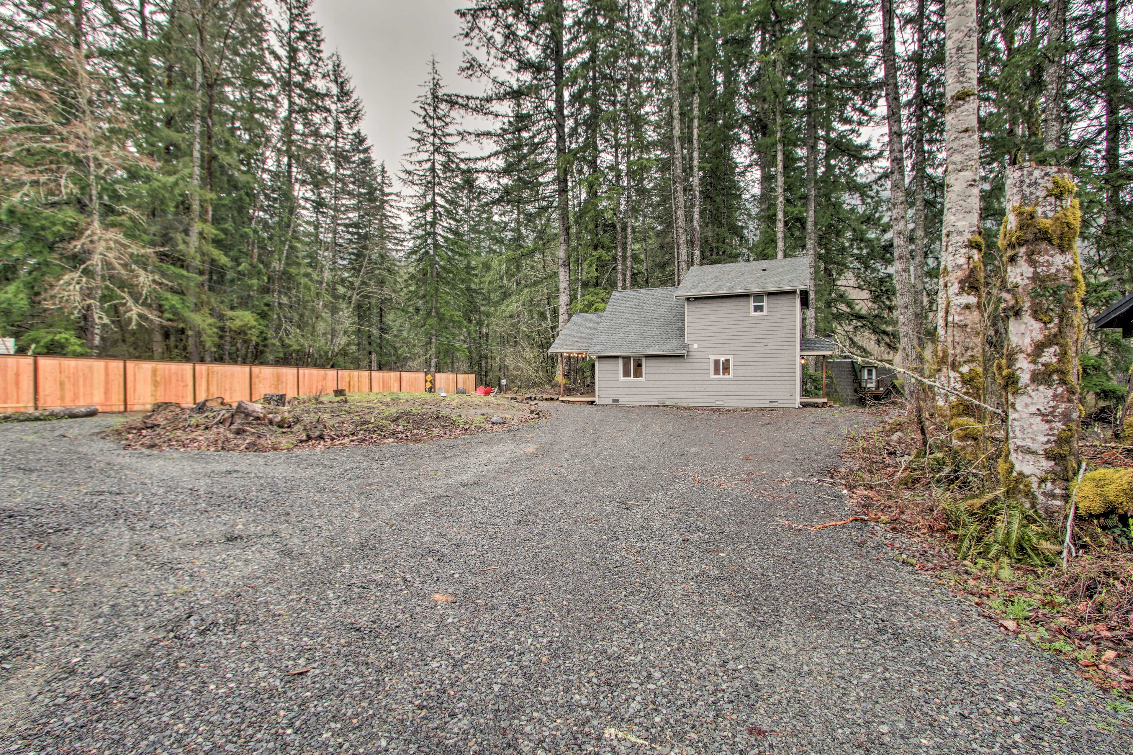 Parking | Driveway (4 Vehicles)