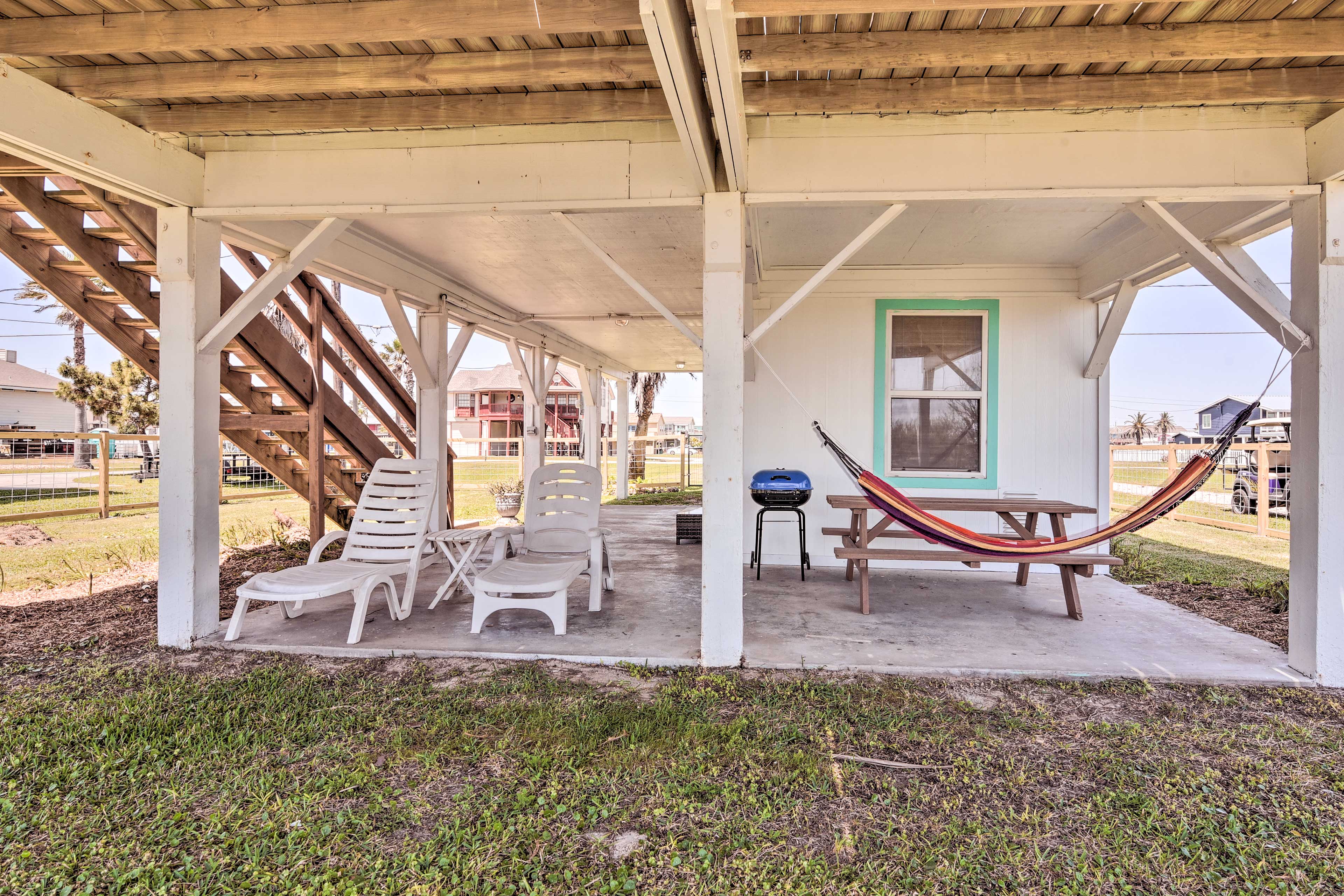 Patio | Charcoal Grill | Hammock