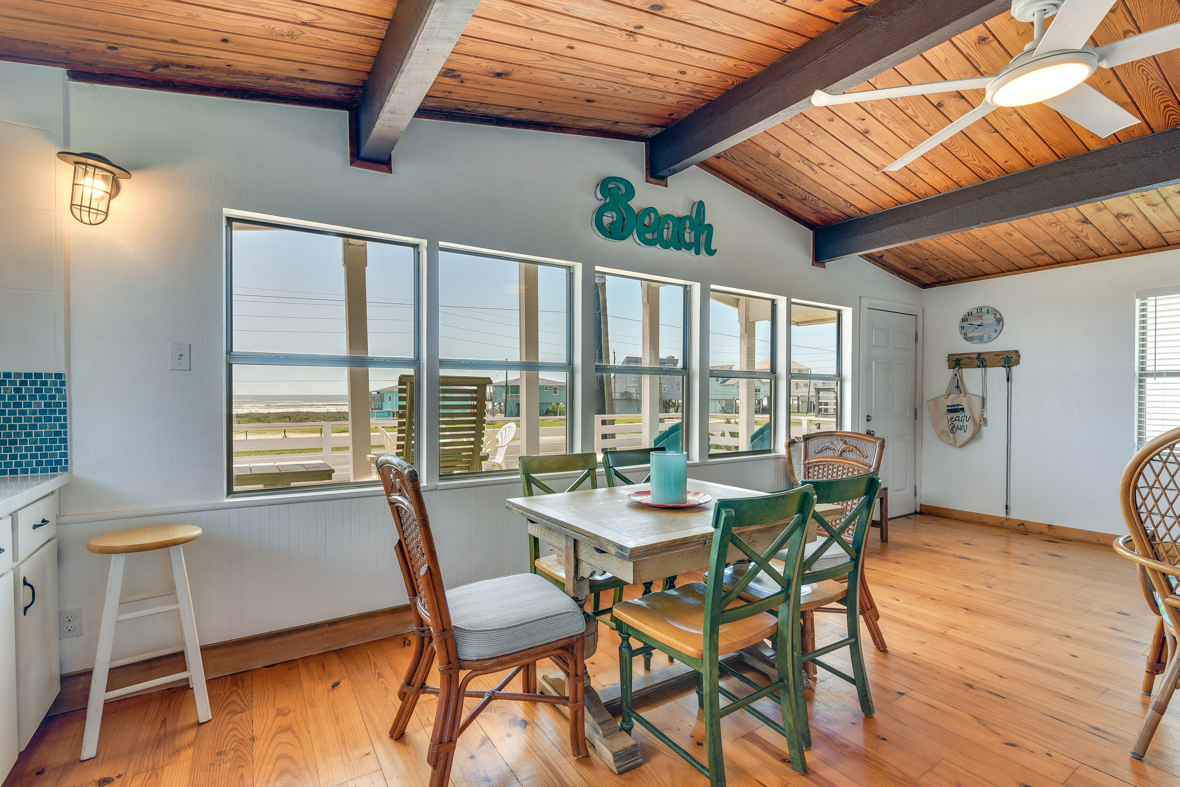 Dining Area | Dishware & Flatware Provided