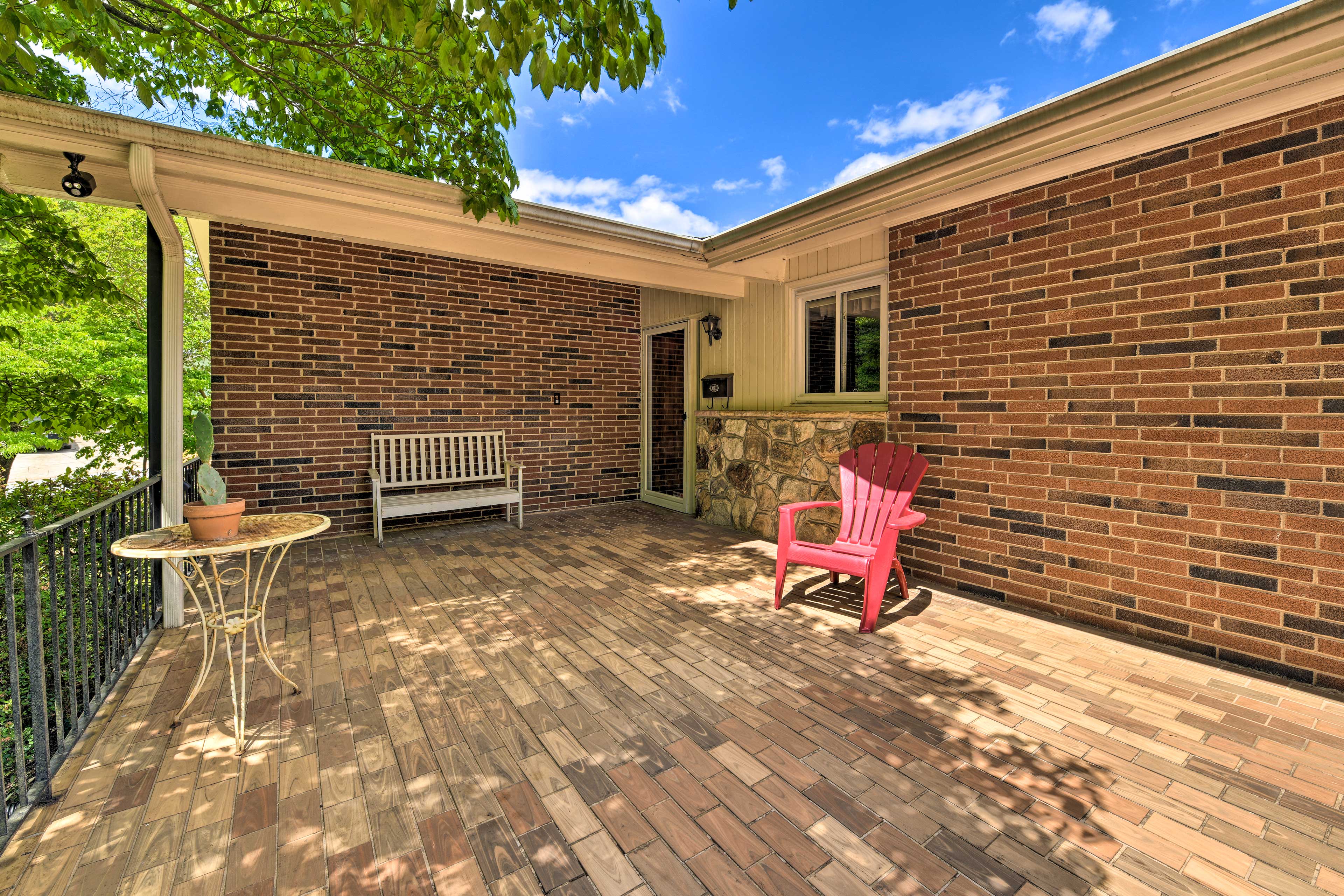 Deck | Outdoor Seating