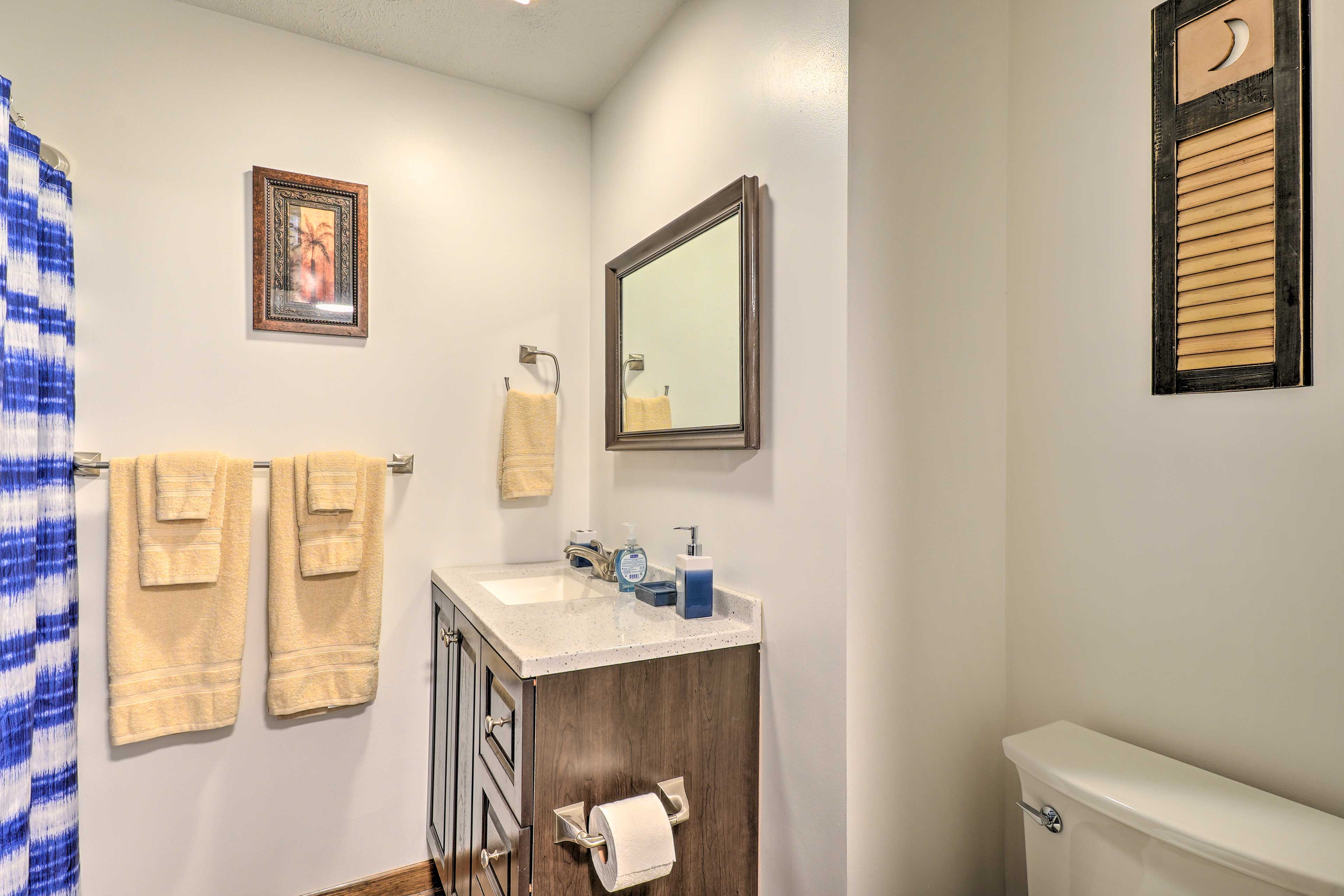 En-Suite Bathroom | Complimentary Toiletries Provided