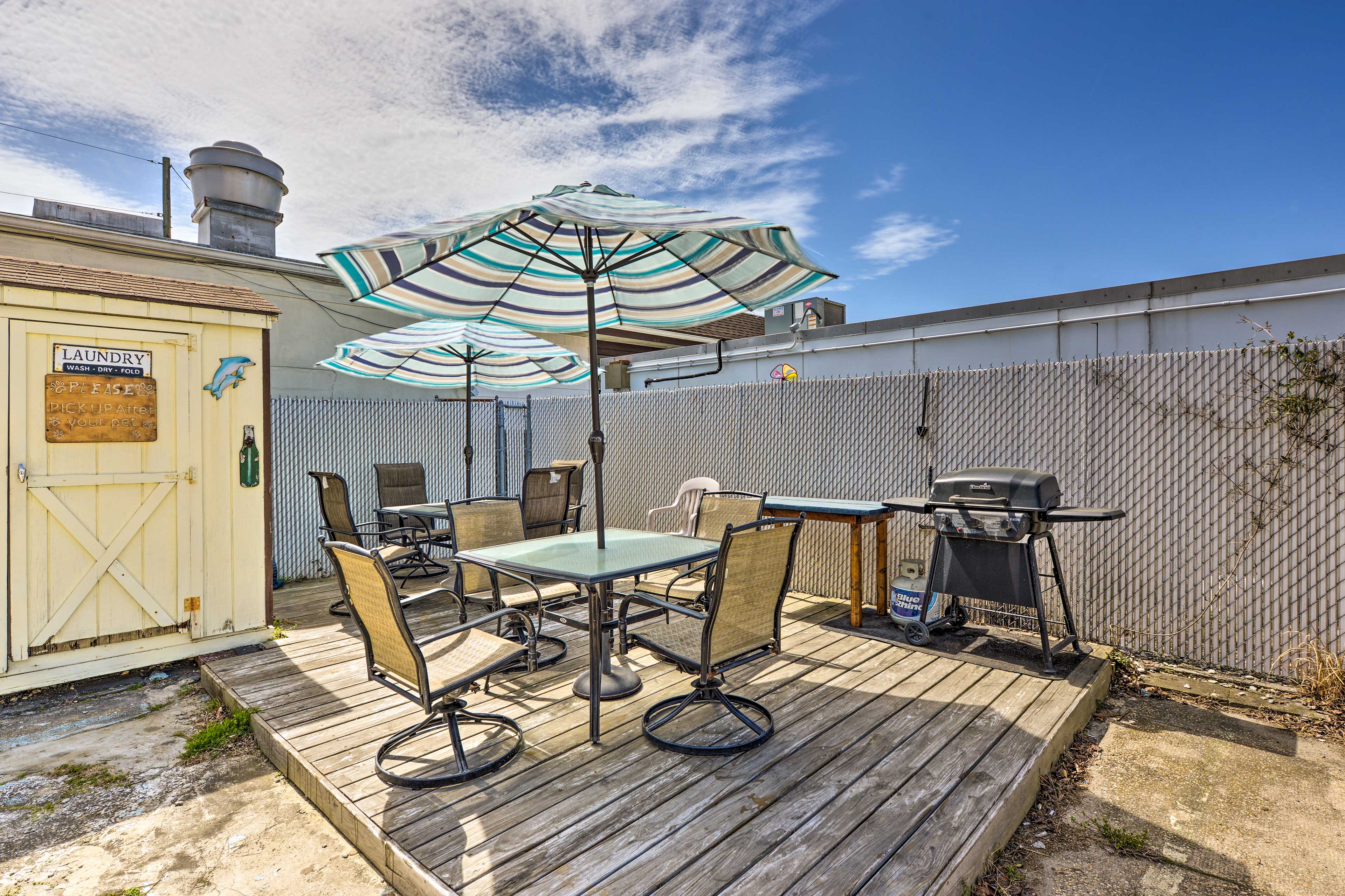 Shared Amenities | Gas Grill | Outdoor Shower