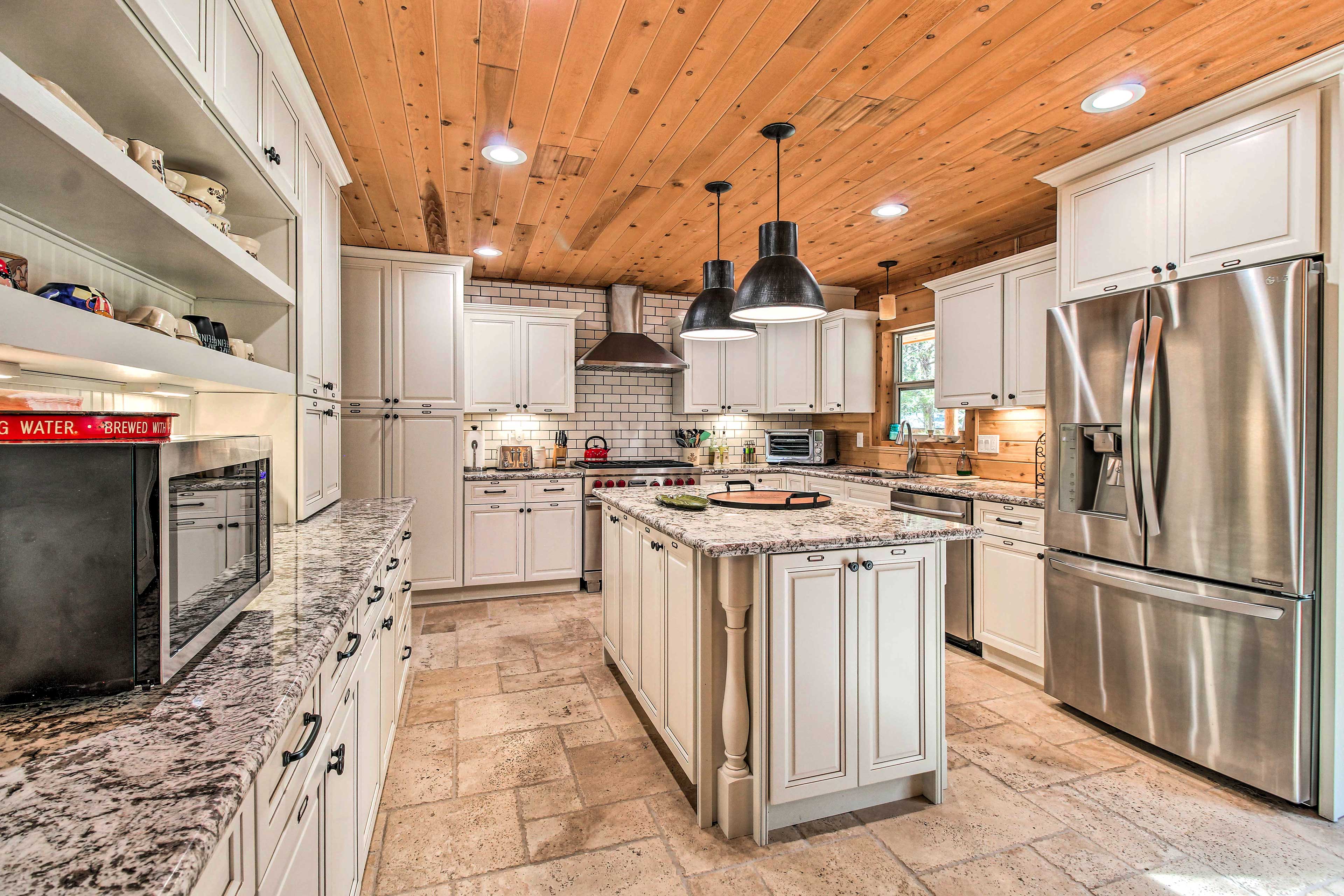 Kitchen | Fully Equipped w/ Cooking Essentials