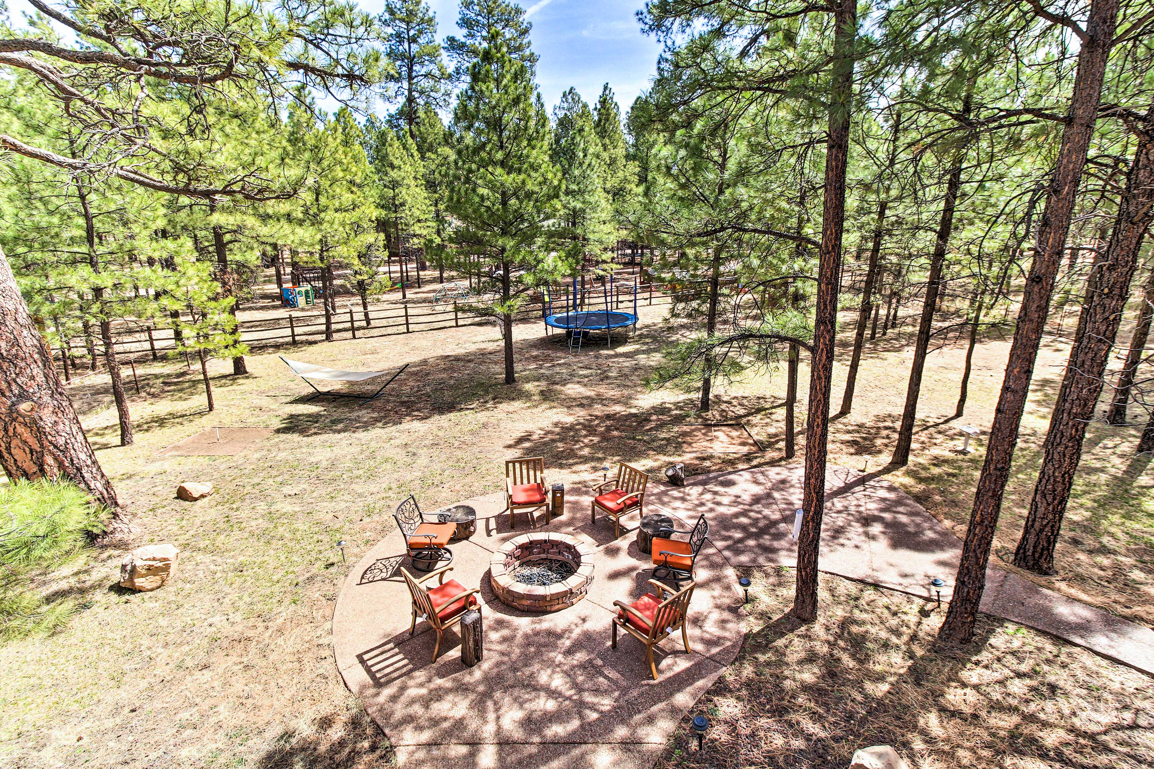 Private Yard | Wood-Burning Fire Pit w/ Seating