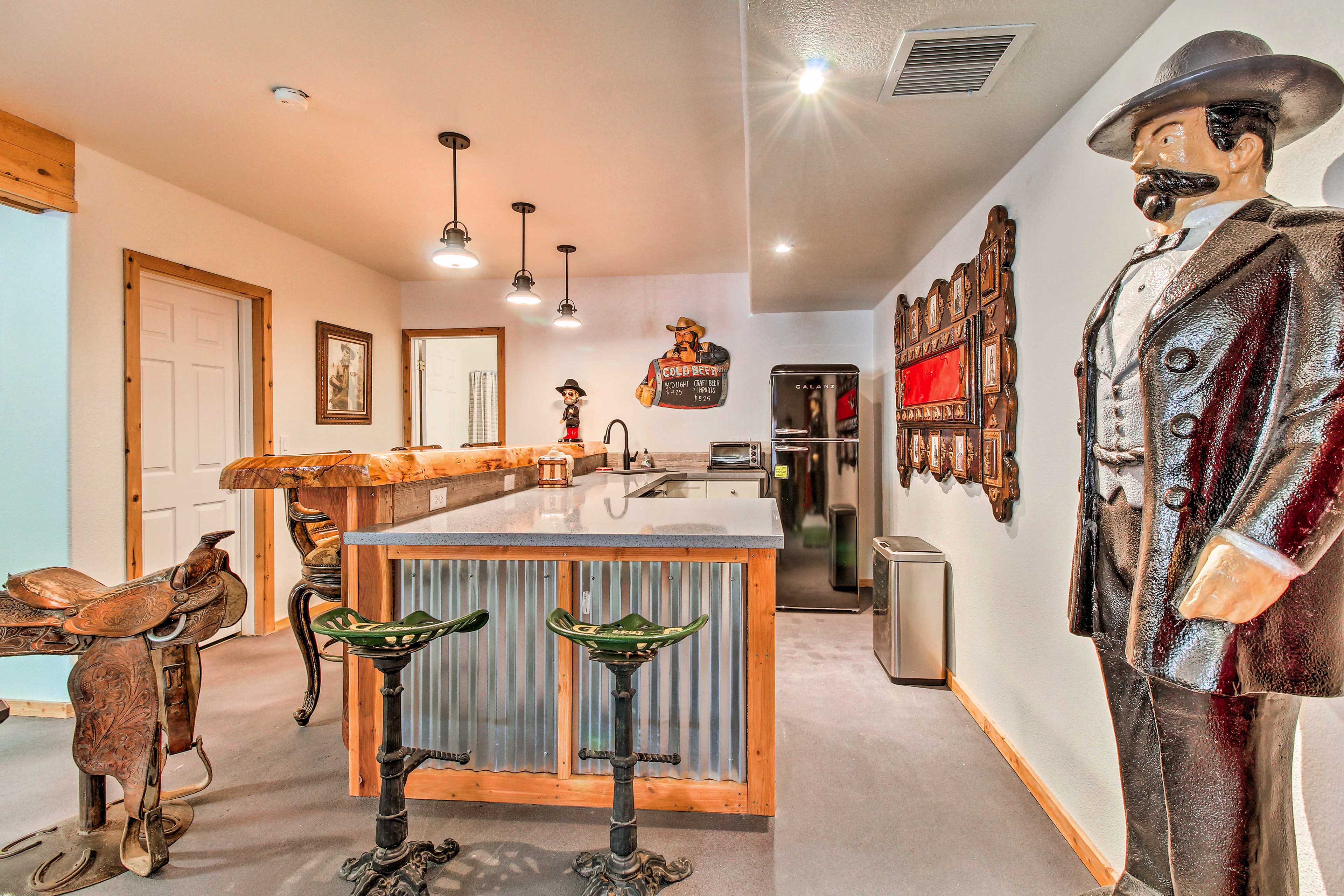 Game Room | Wet Bar