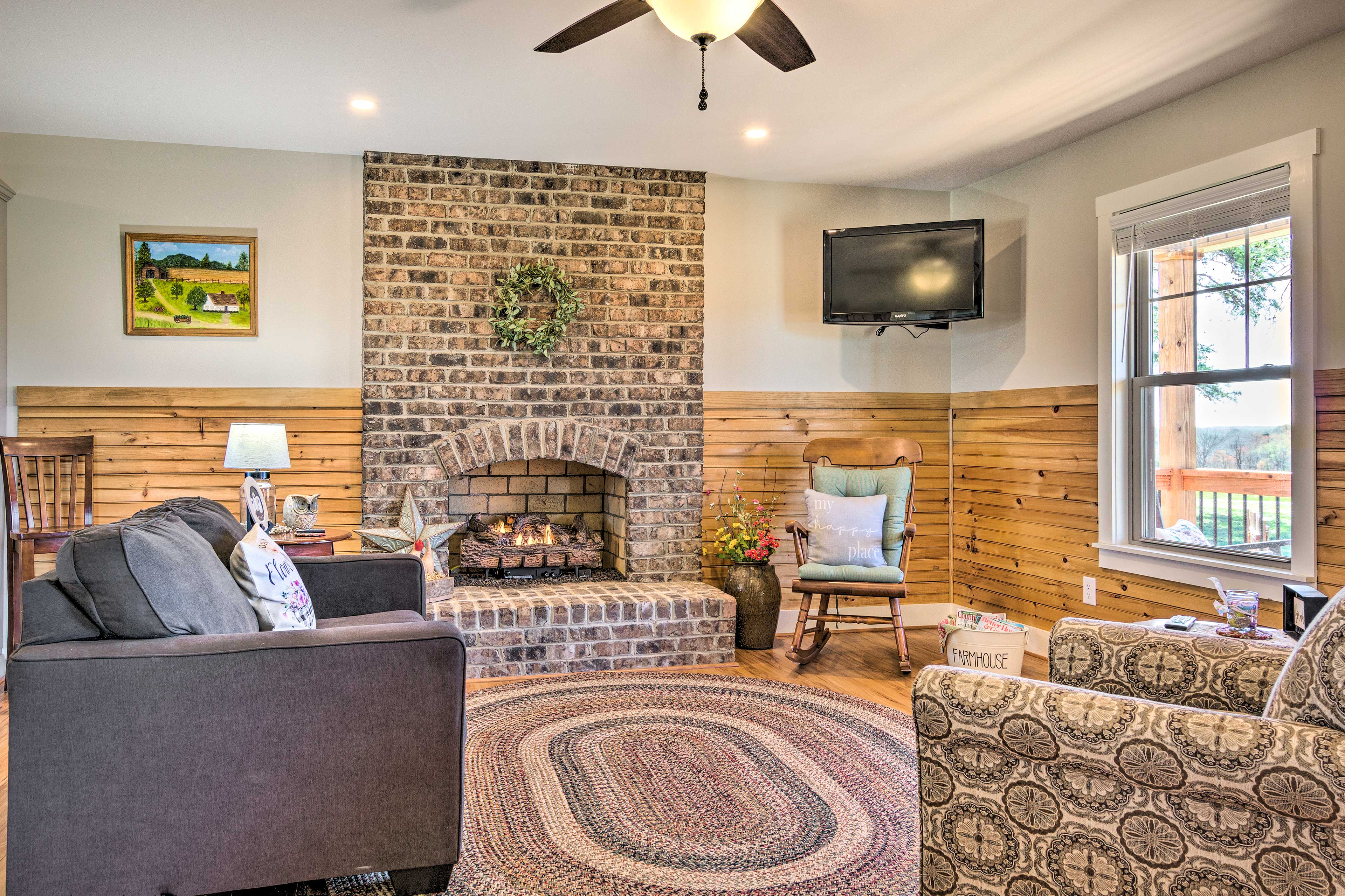 Living Area | Gas Fireplace | Flat-Screen TV