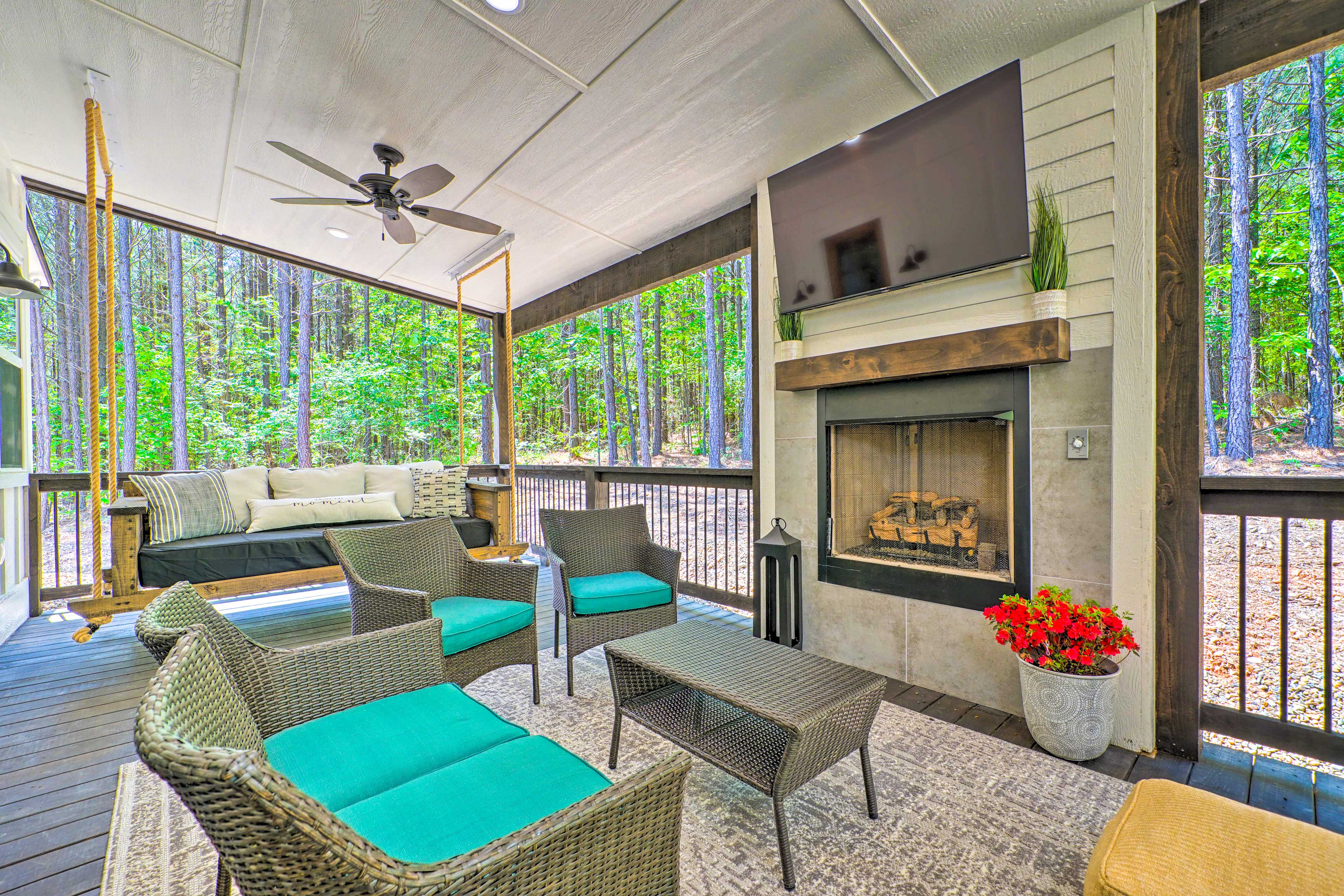 Covered Back Porch | Smart TV | Gas Grill