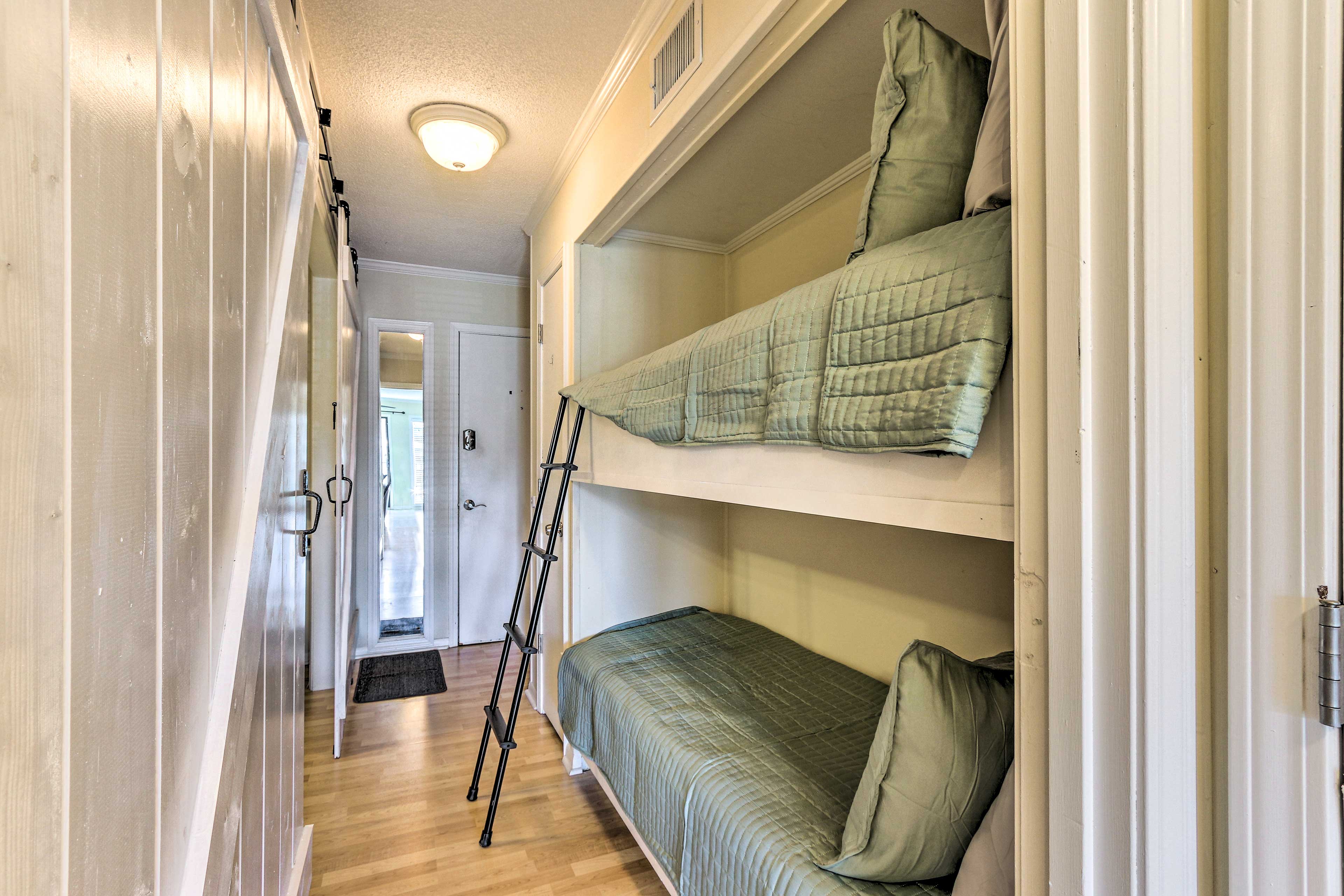 Sleeping Nook | Twin Bunk Bed