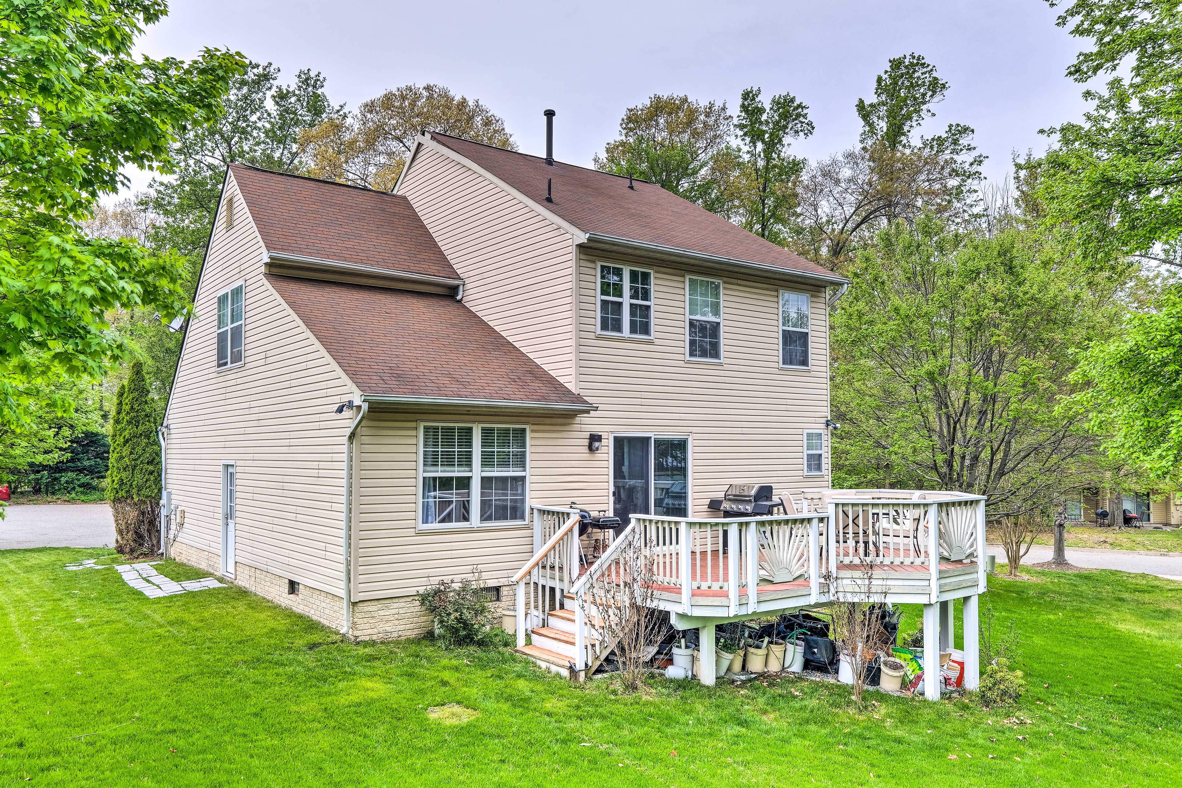 Apartment Exterior | Homeowner On-Site (Main House