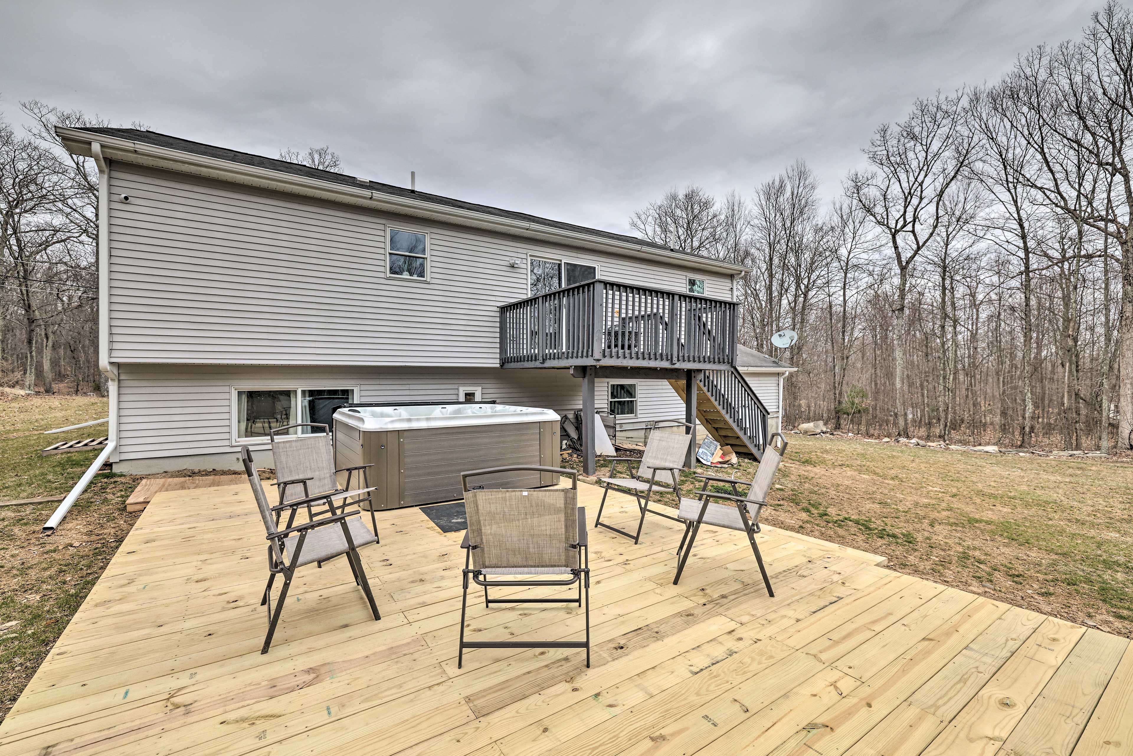 Furnished Deck | Fire Pit