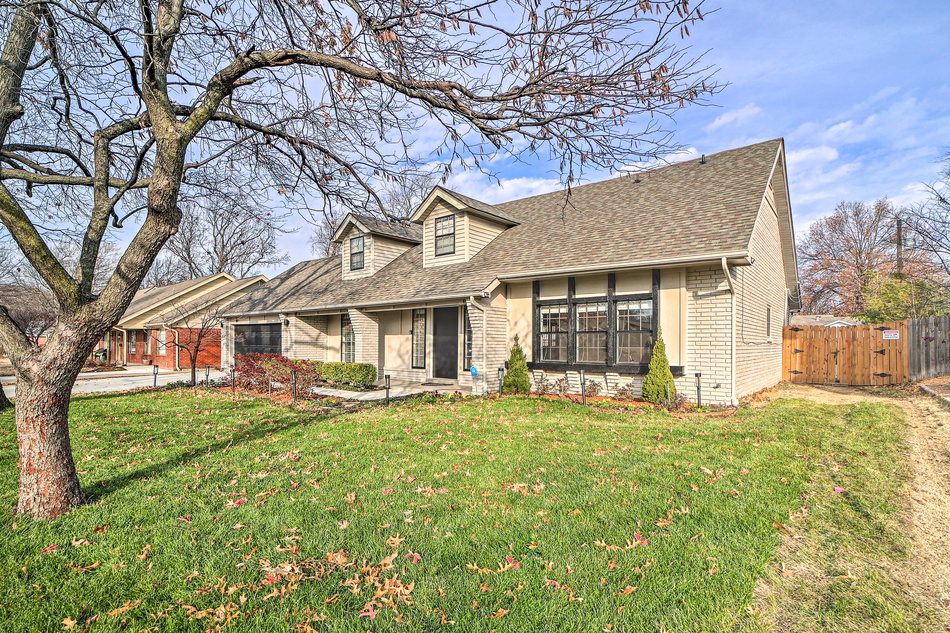 Immaculate 'Woodland View' Retreat w/ Hot Tub