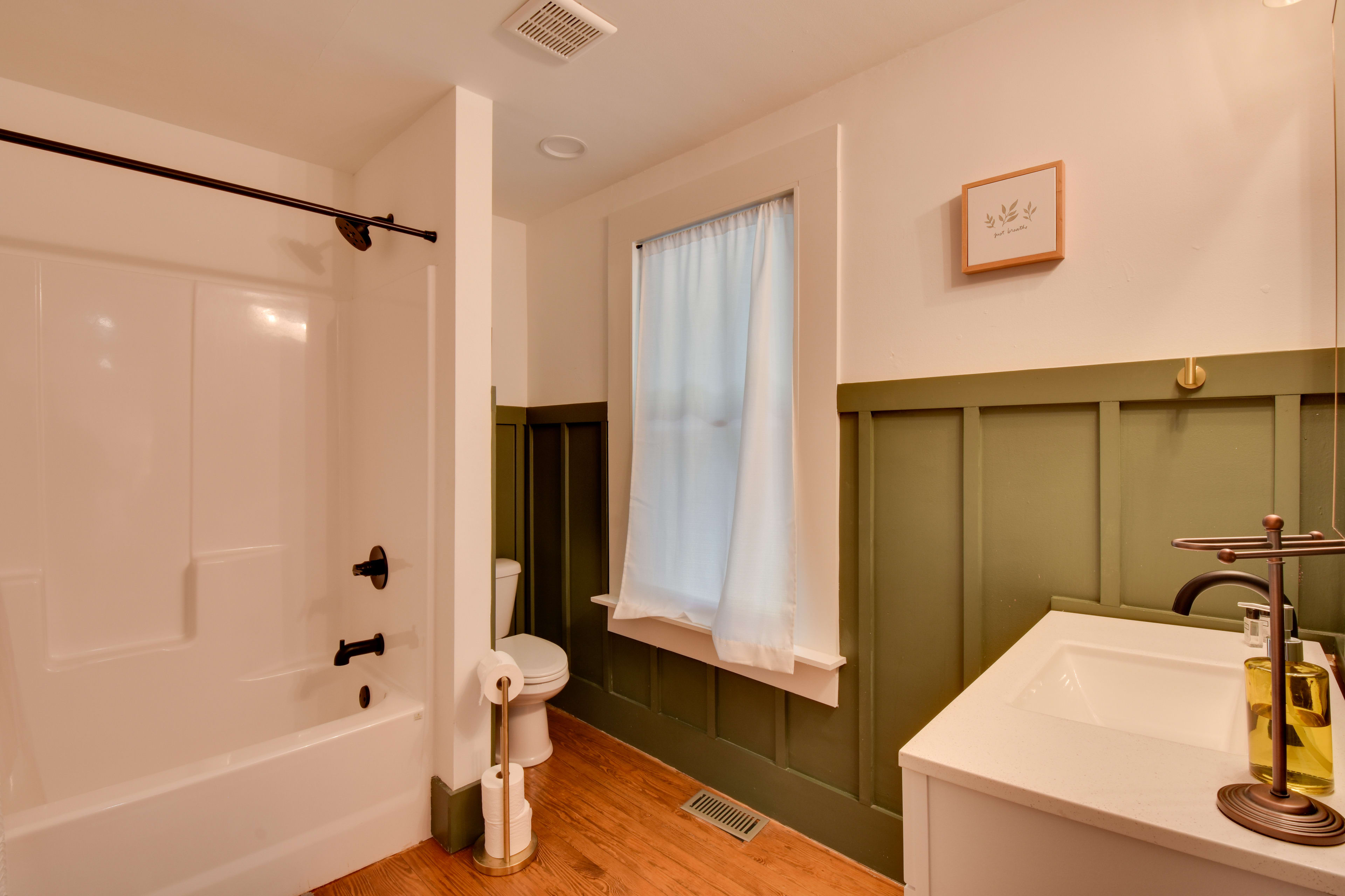 En-Suite Bathroom | Towels & Linens Provided