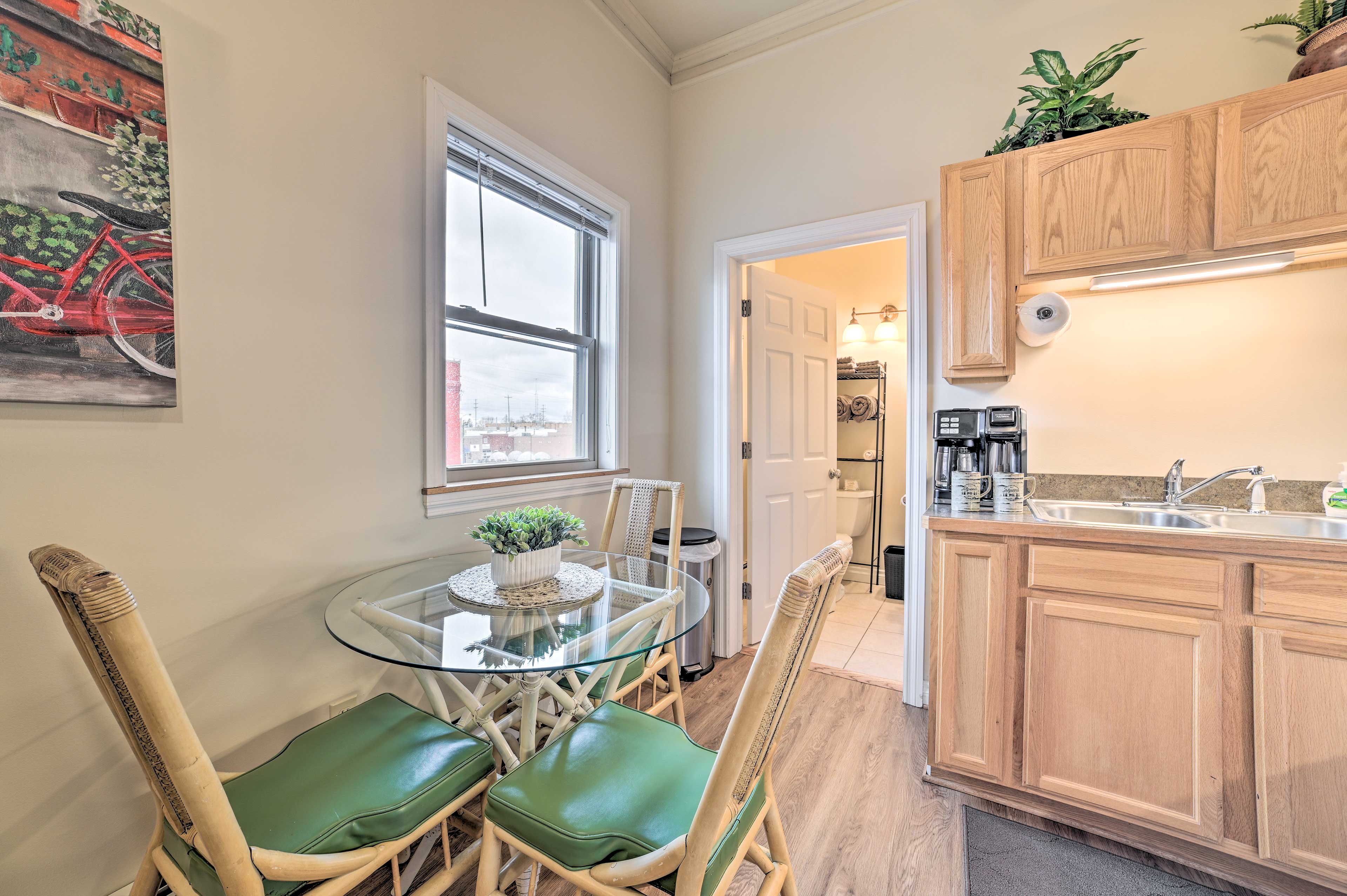 Dining Area | Dishware Provided