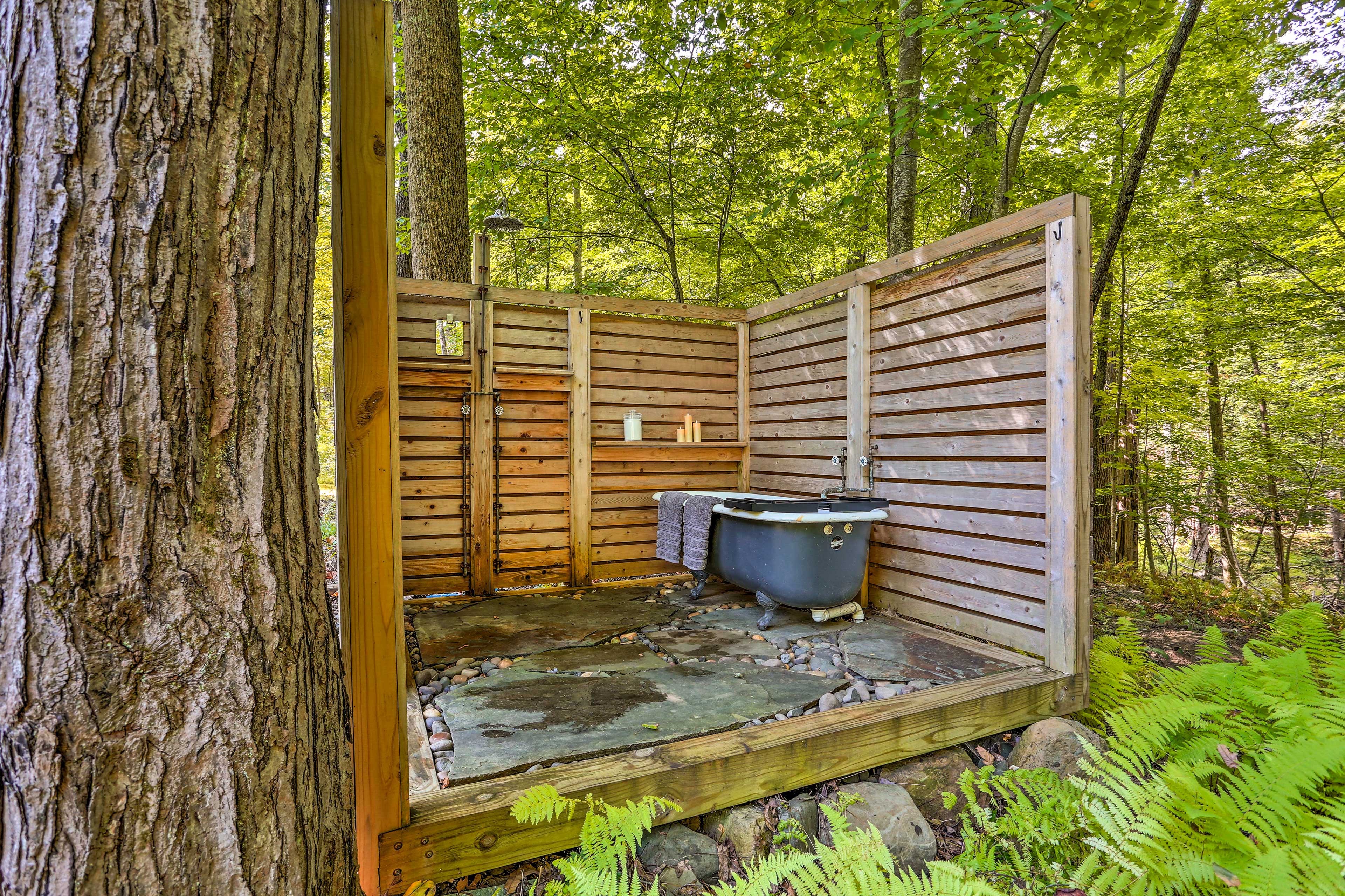 Outdoor Shower/Tub (Seasonal - Not Available in Winter Months)