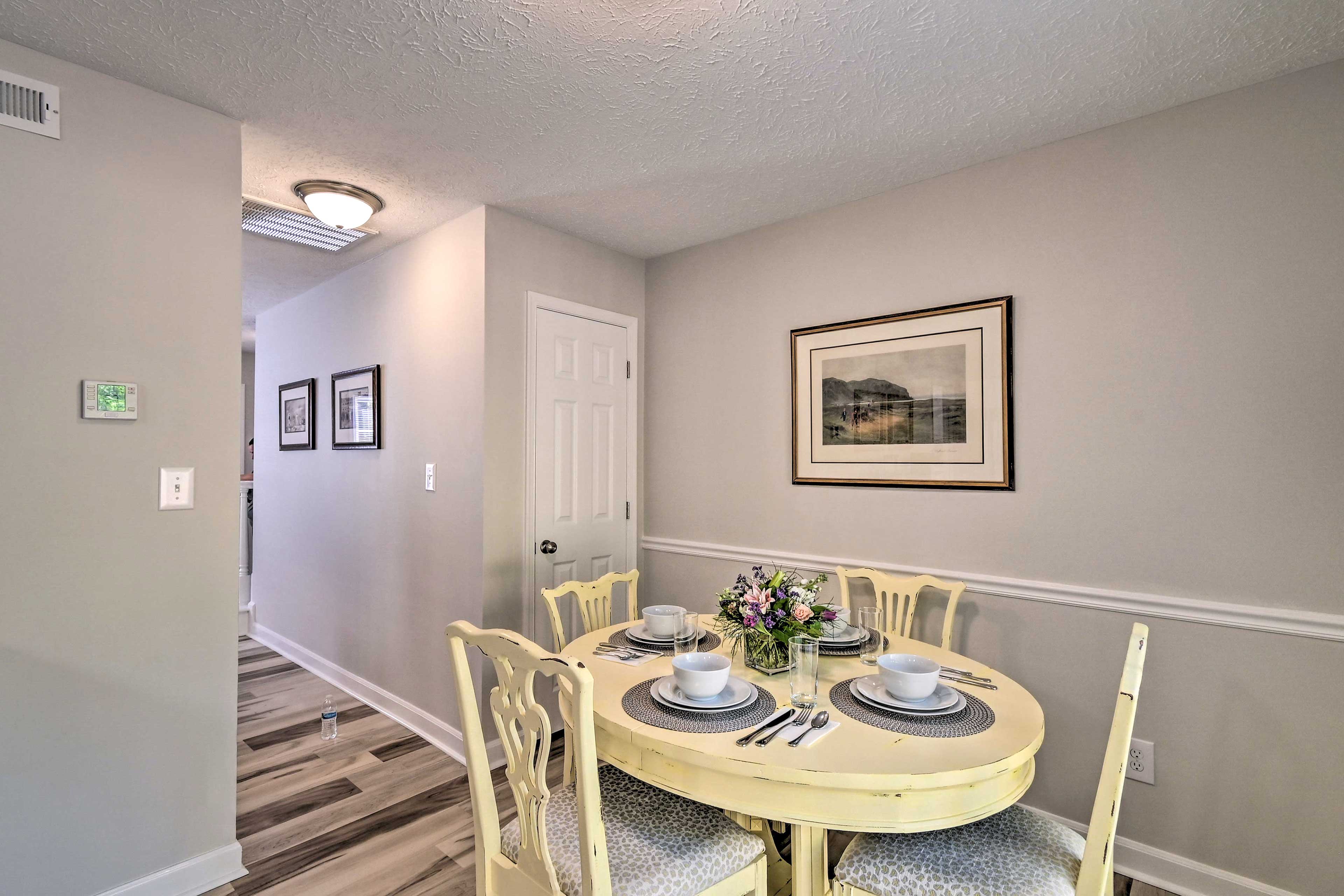 Dining Area | Dishware Provided