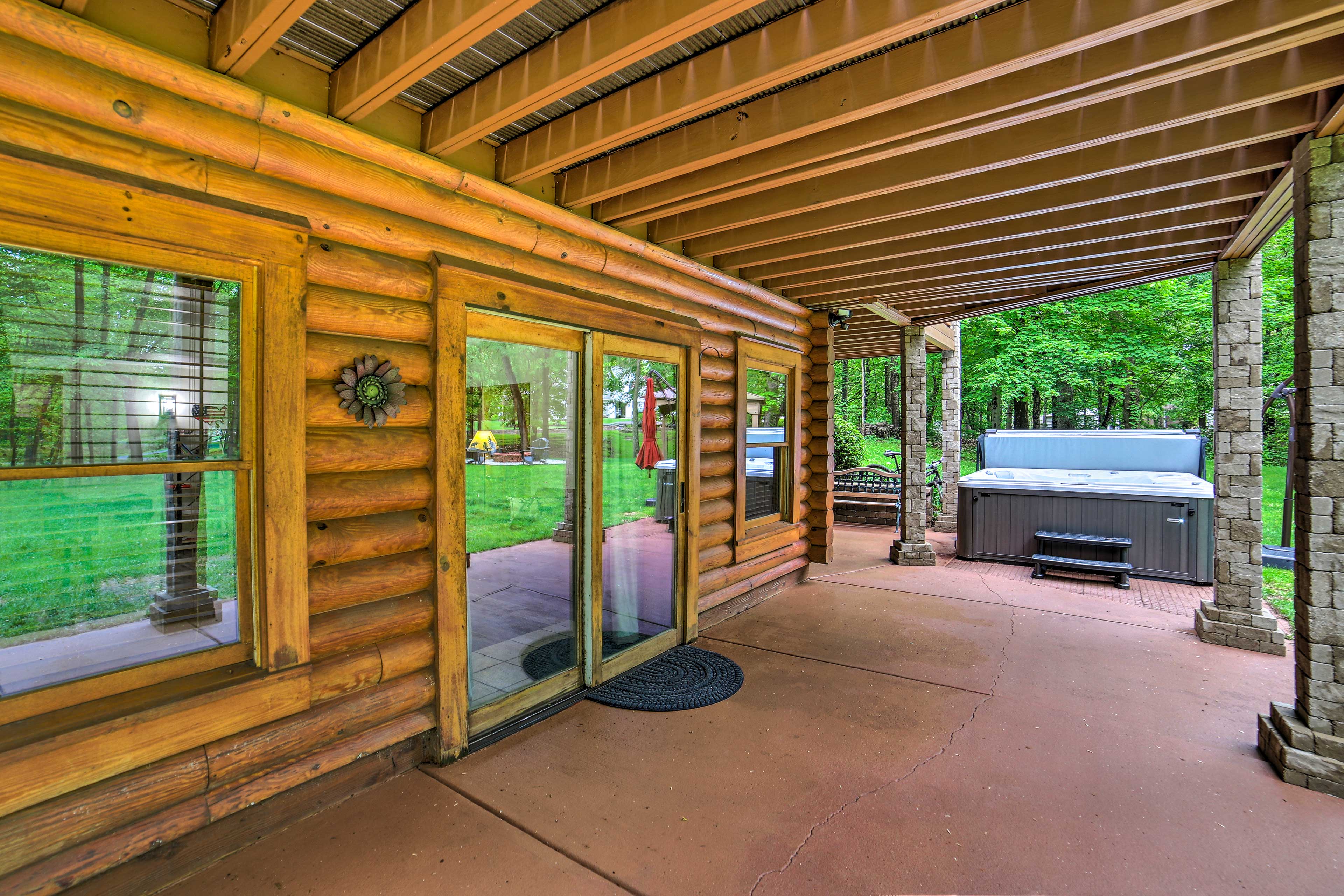 Covered Patio | Fire Pit