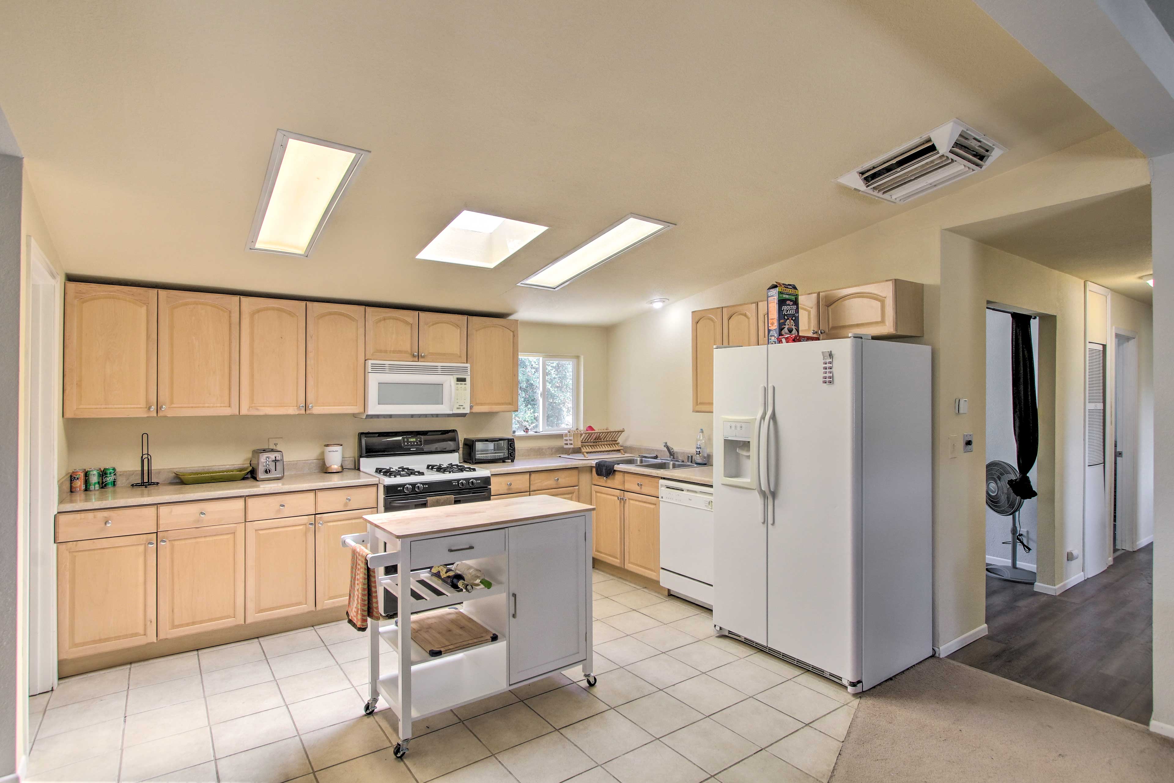 Kitchen | Fully Equipped | Cooking Basics | Toaster | Coffee Maker