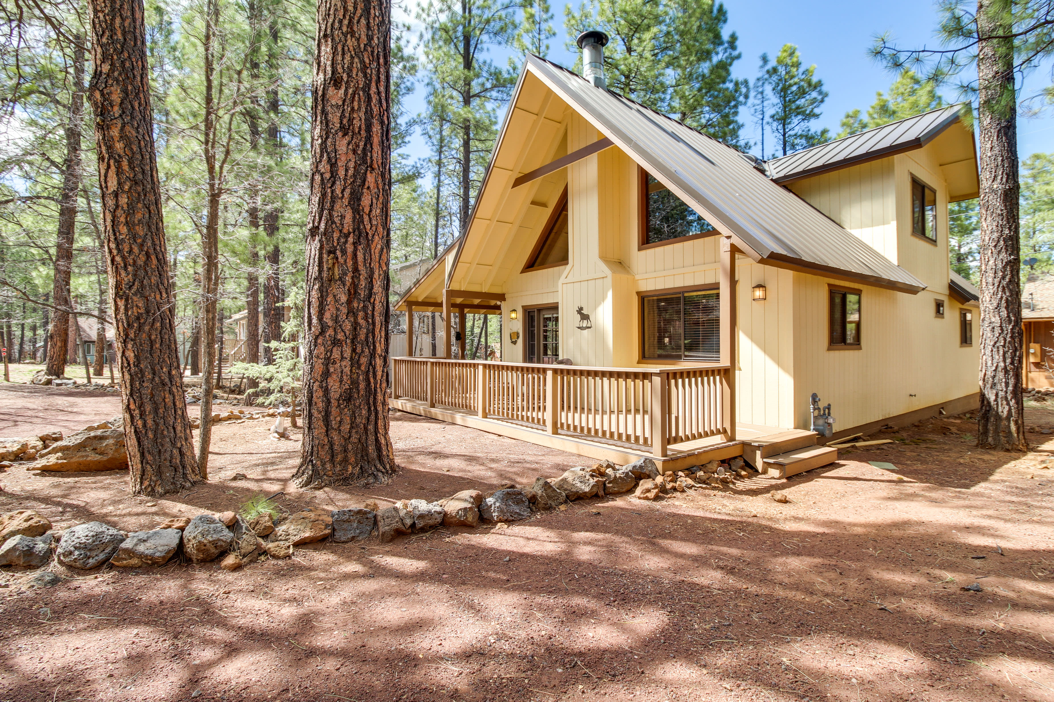 Pinetop Vacation Rental | 3BR | 2BA | 2 Steps for Entry | 1,390 Sq Ft