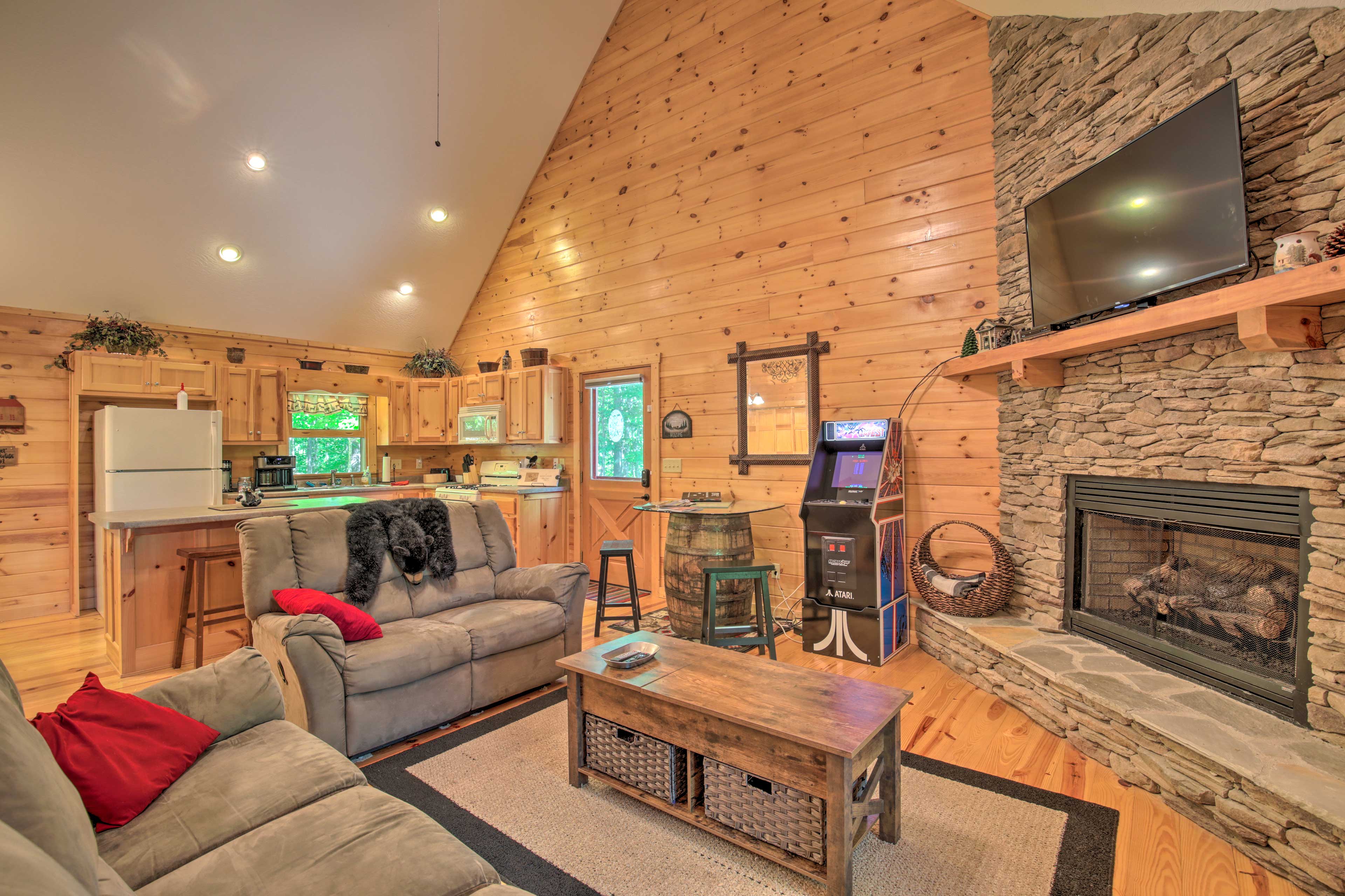 NEW! Secluded Ellijay Resort Cabin, 7 Mi to Dtwn!