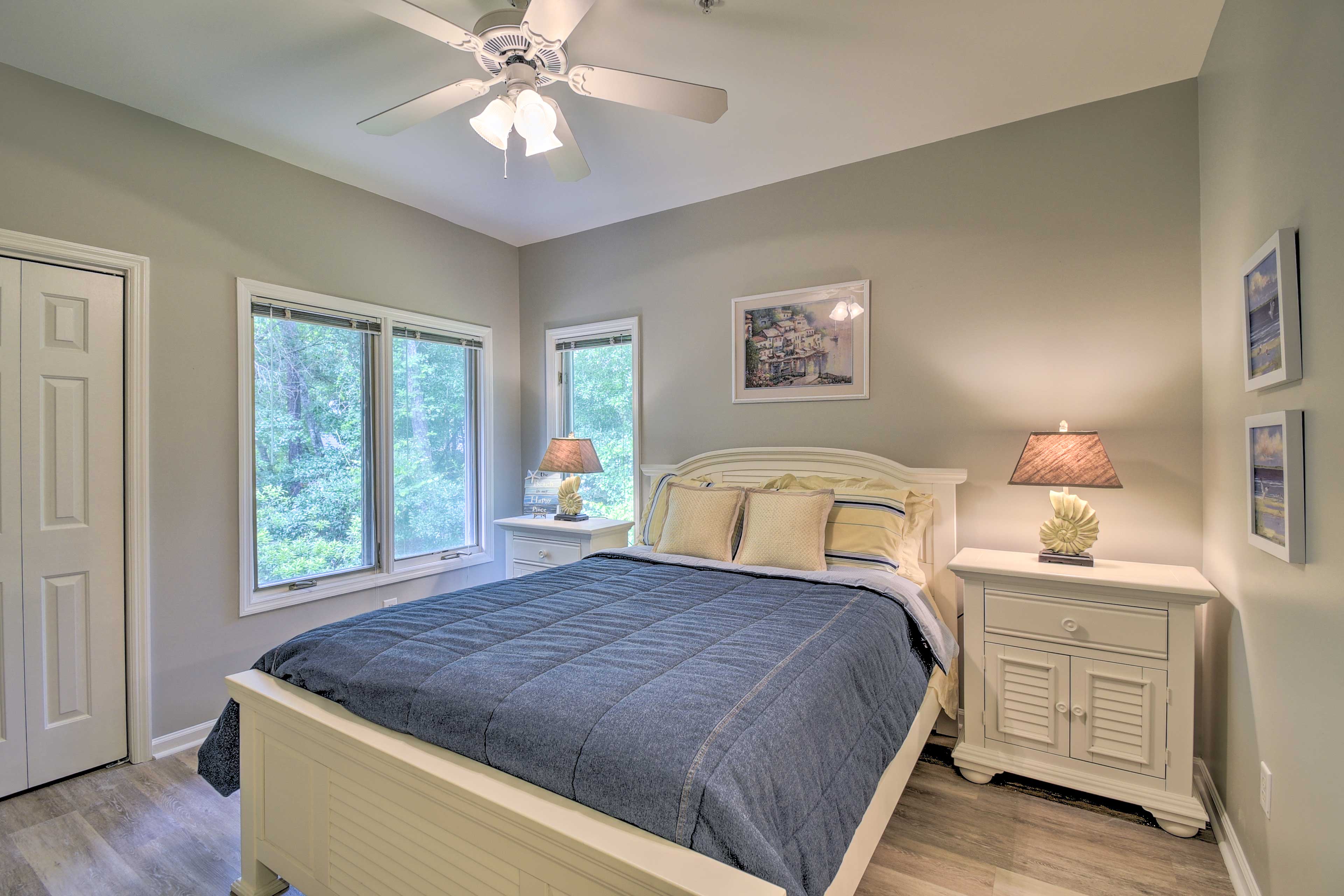 Bedroom 2 | Queen Bed | Central Air Conditioning | En-Suite Bathroom