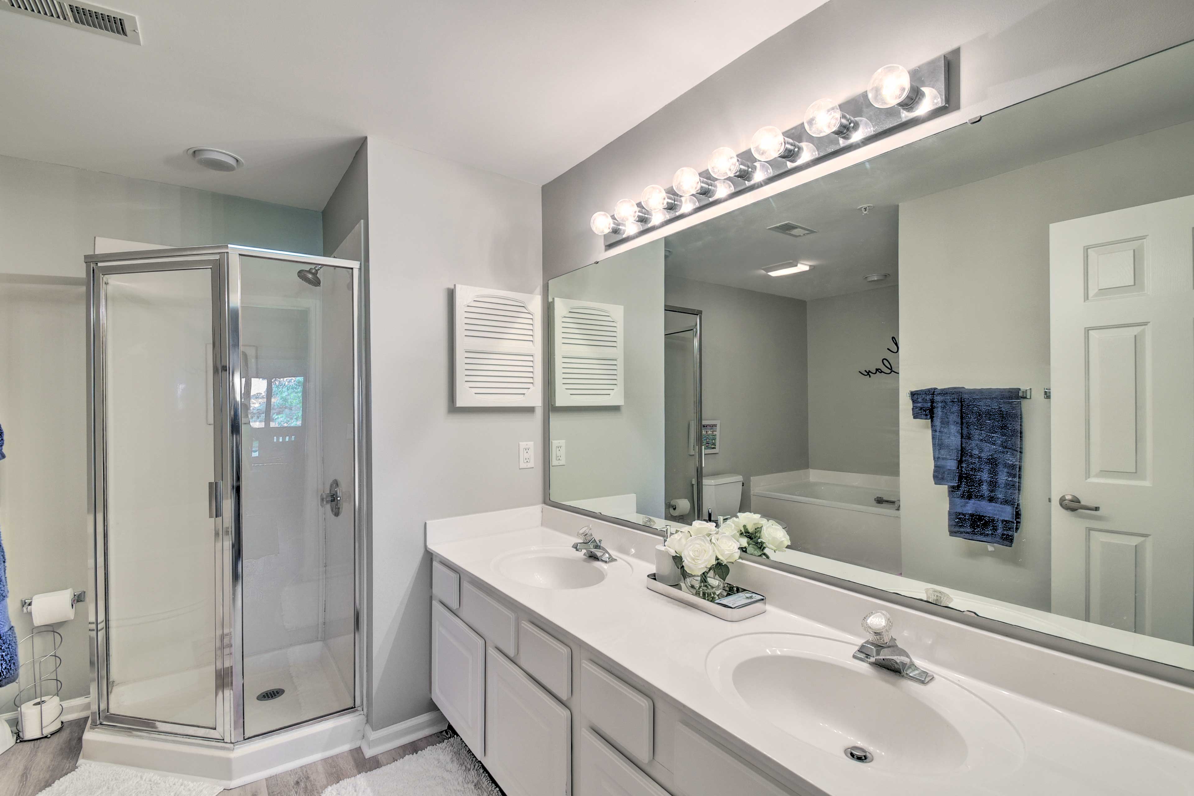 En-Suite Bathroom | Towels Provided