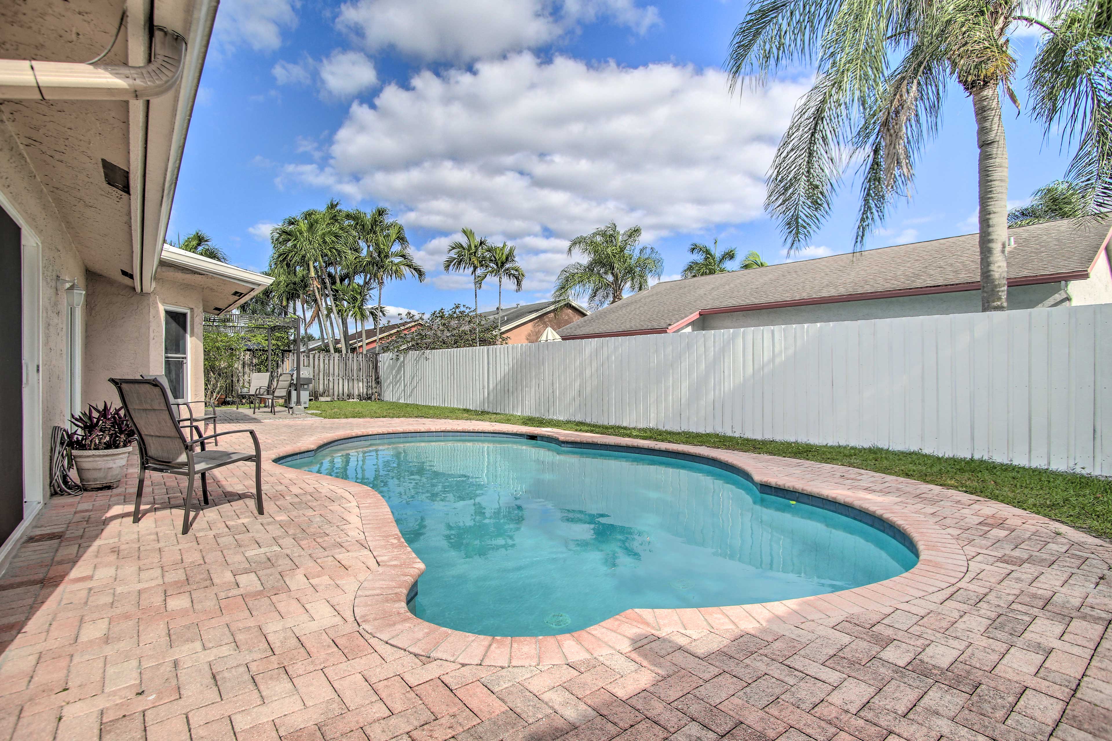 Private Yard | Pool