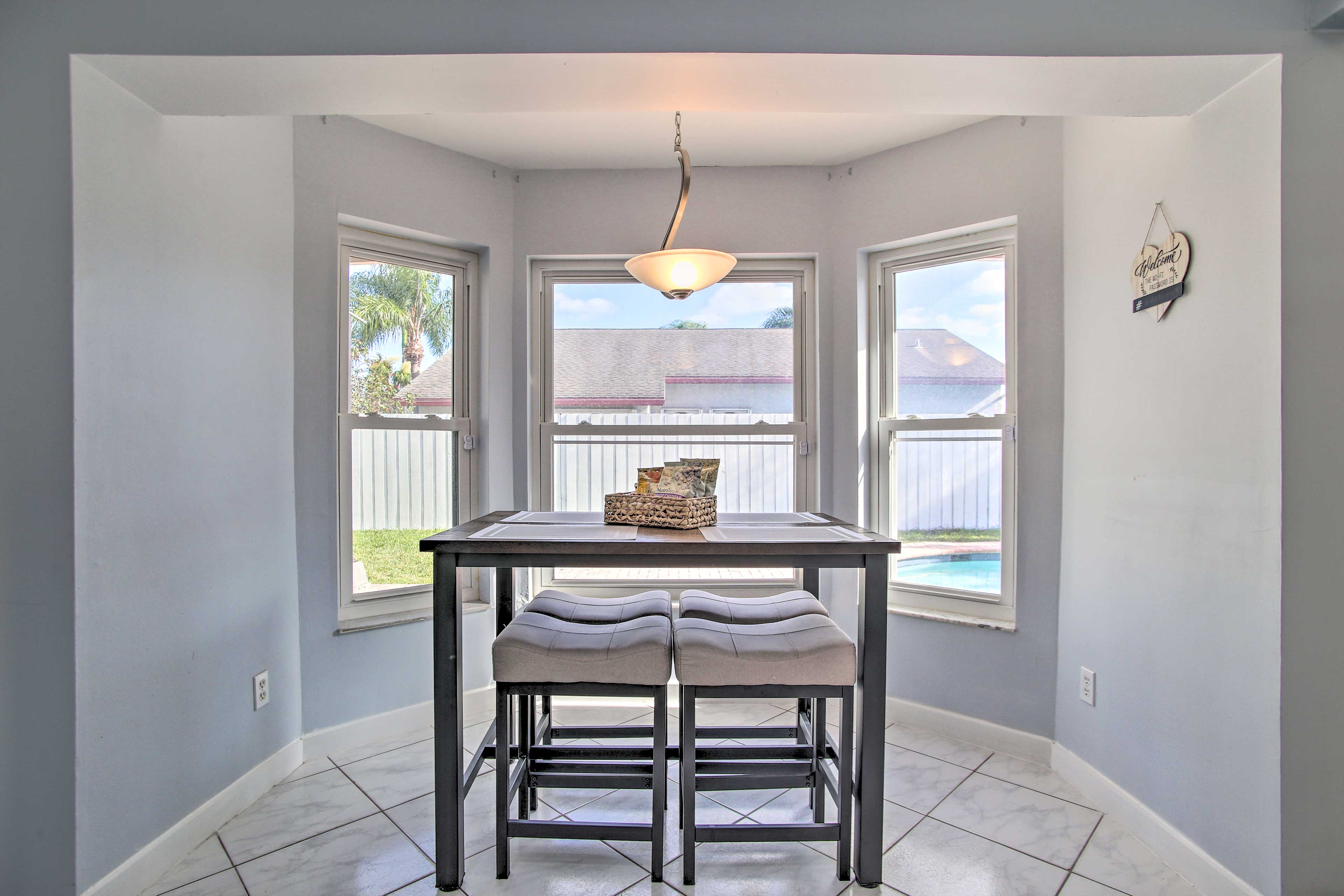 Dining Area | Breakfast Table