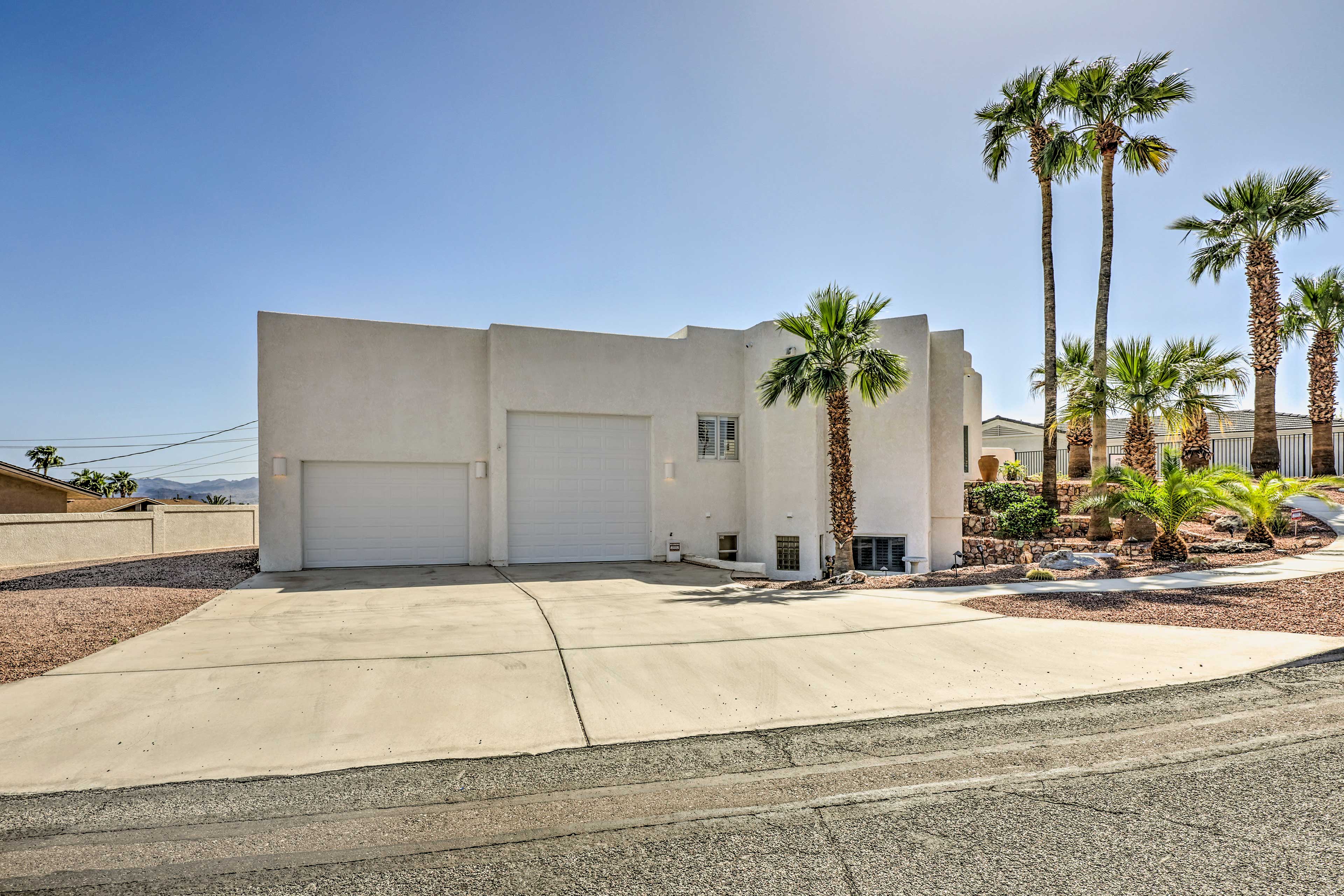 Parking | Garage (5 Vehicles) | Driveway (6 Vehicles)