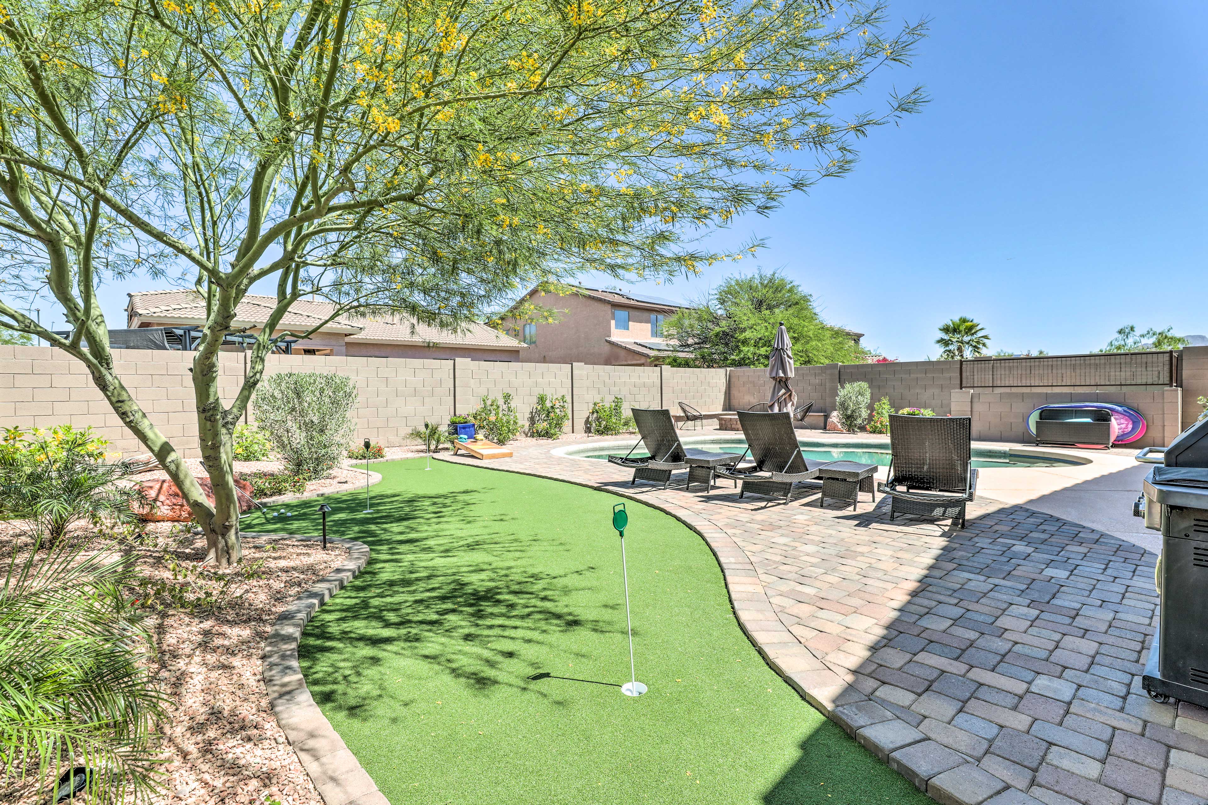 Private Backyard Oasis | Putting Green