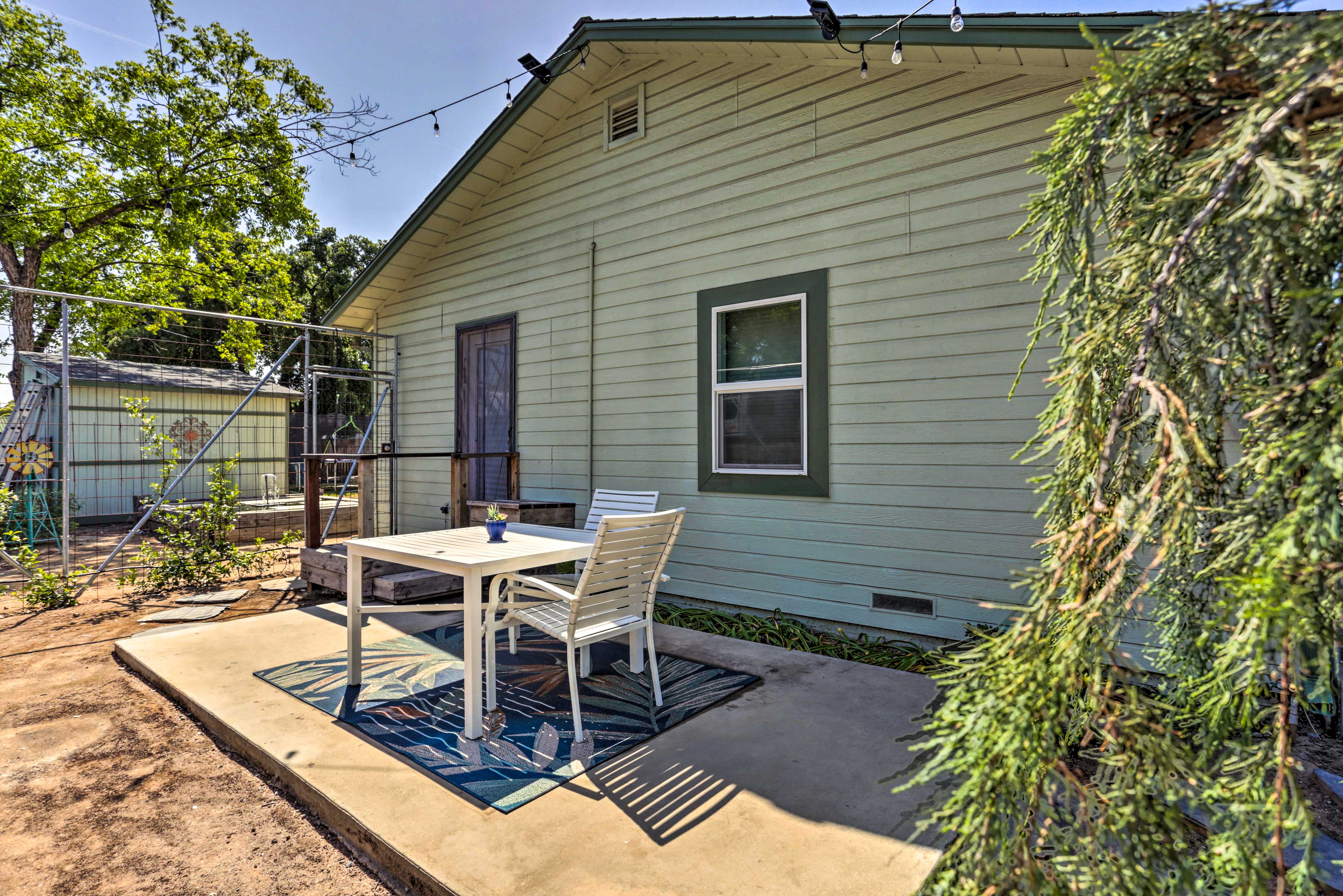 Furnished Patio