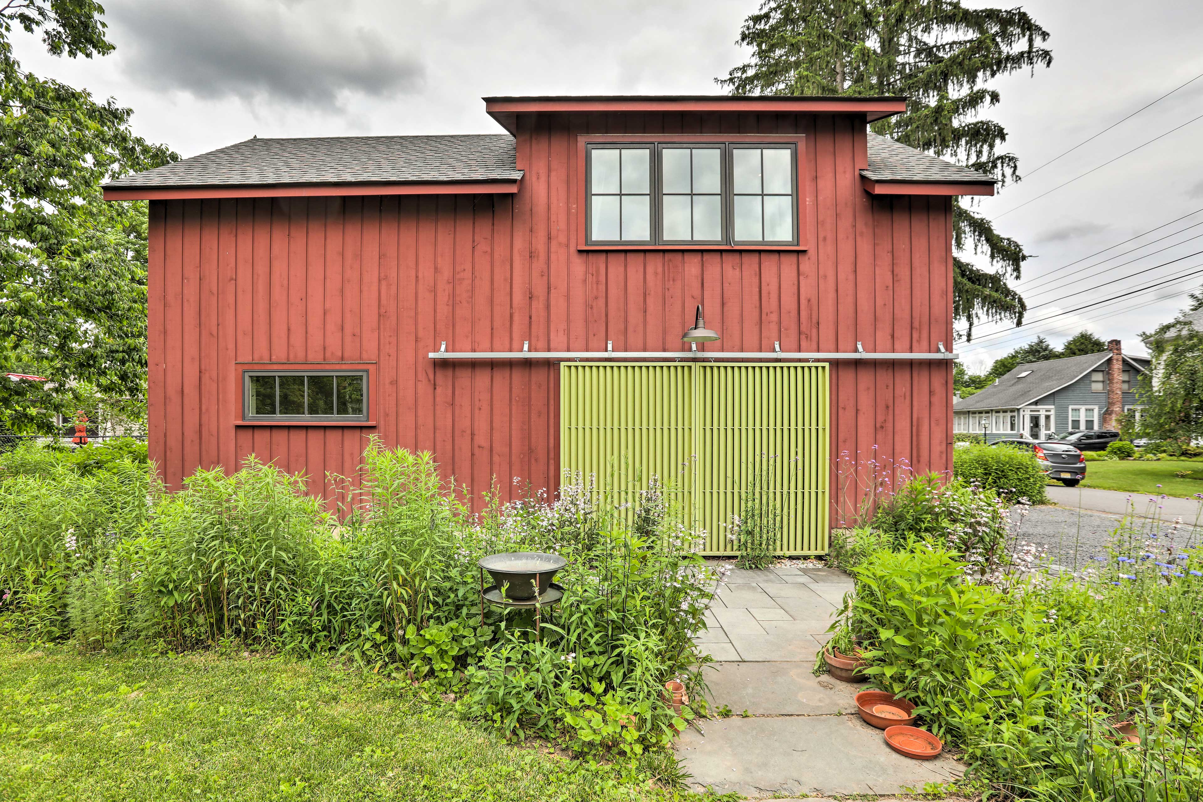 Studio Exterior | Garden | Bistro Set