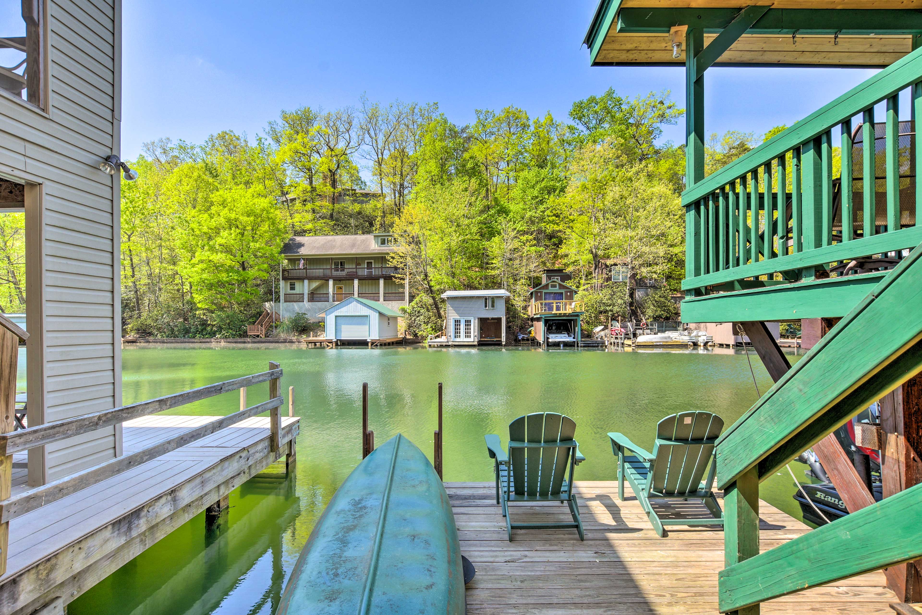 Boat Dock | Canoe | 2 Kayaks