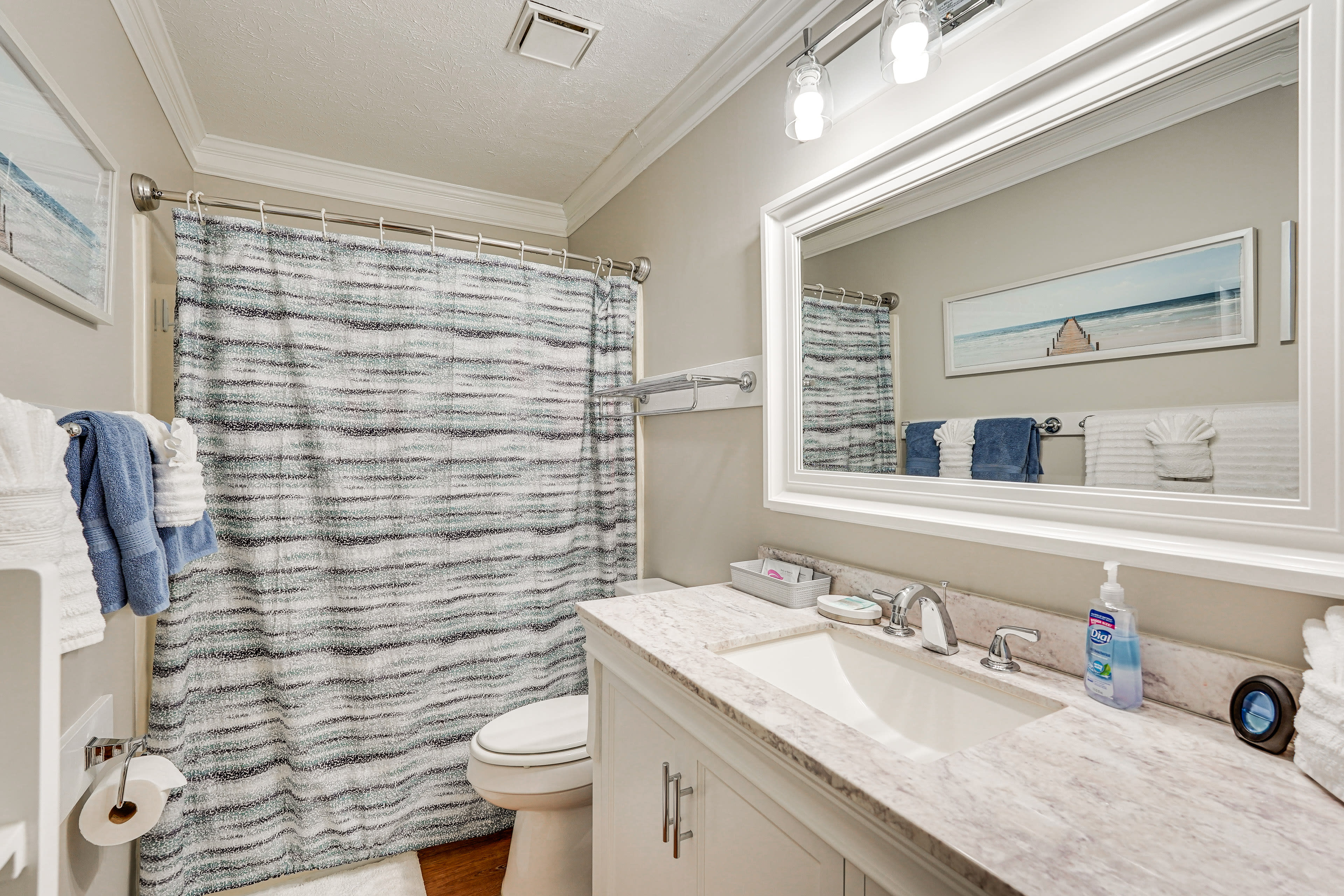 Full Bathroom | Towels Provided | Complimentary Toiletries | Hair Dryer