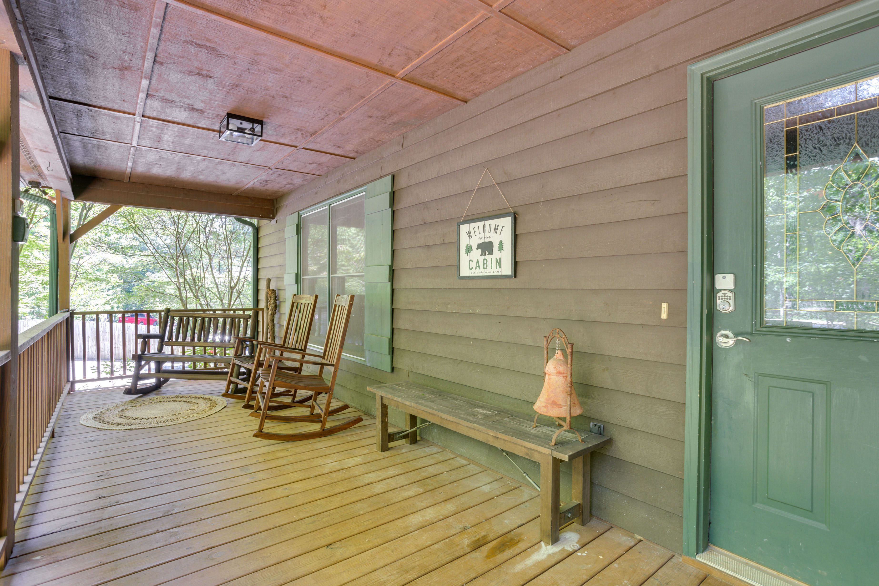 Covered Front Porch w/ Seating