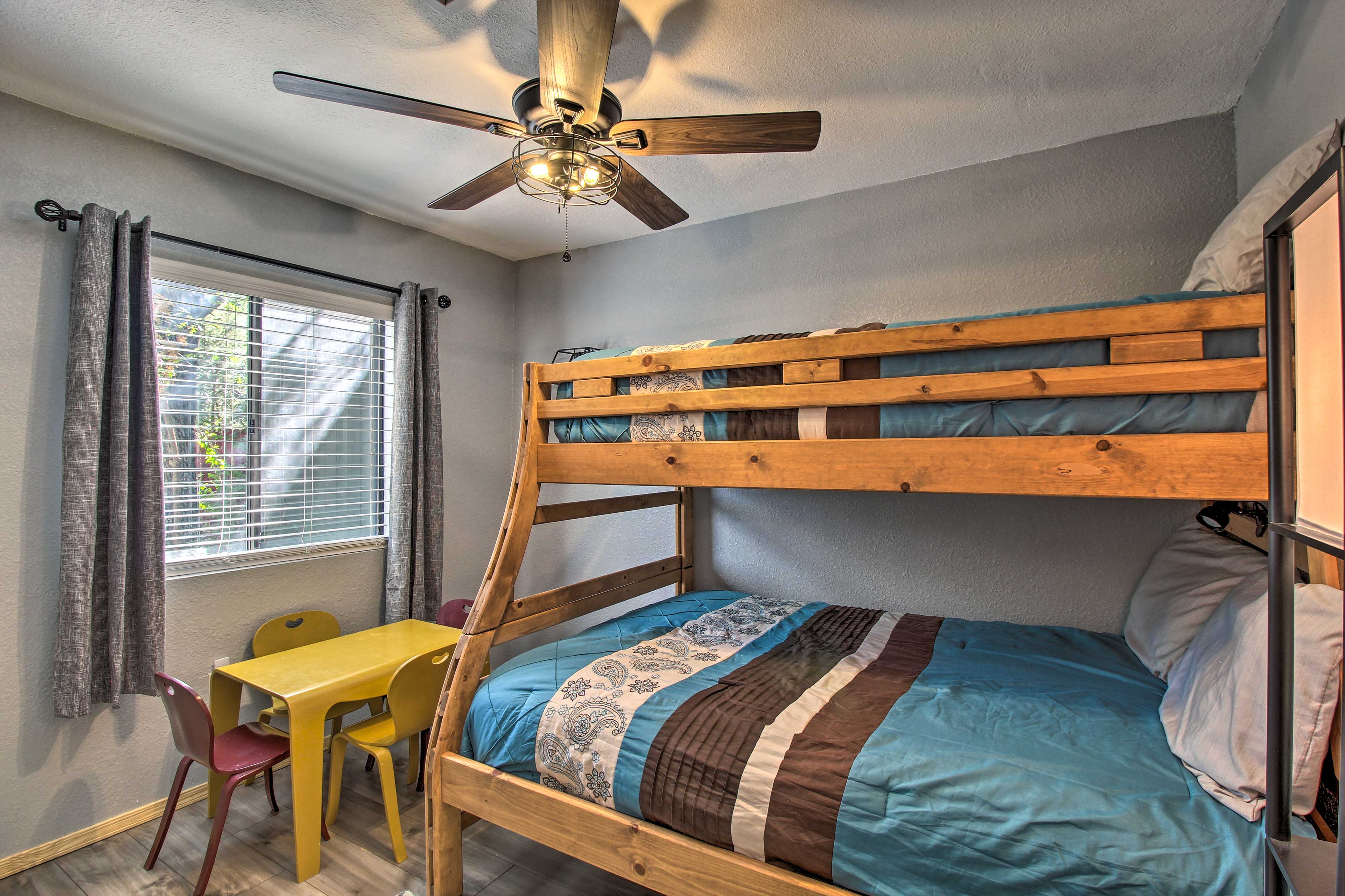 Bedroom 3 | Twin/Full Bunk Bed