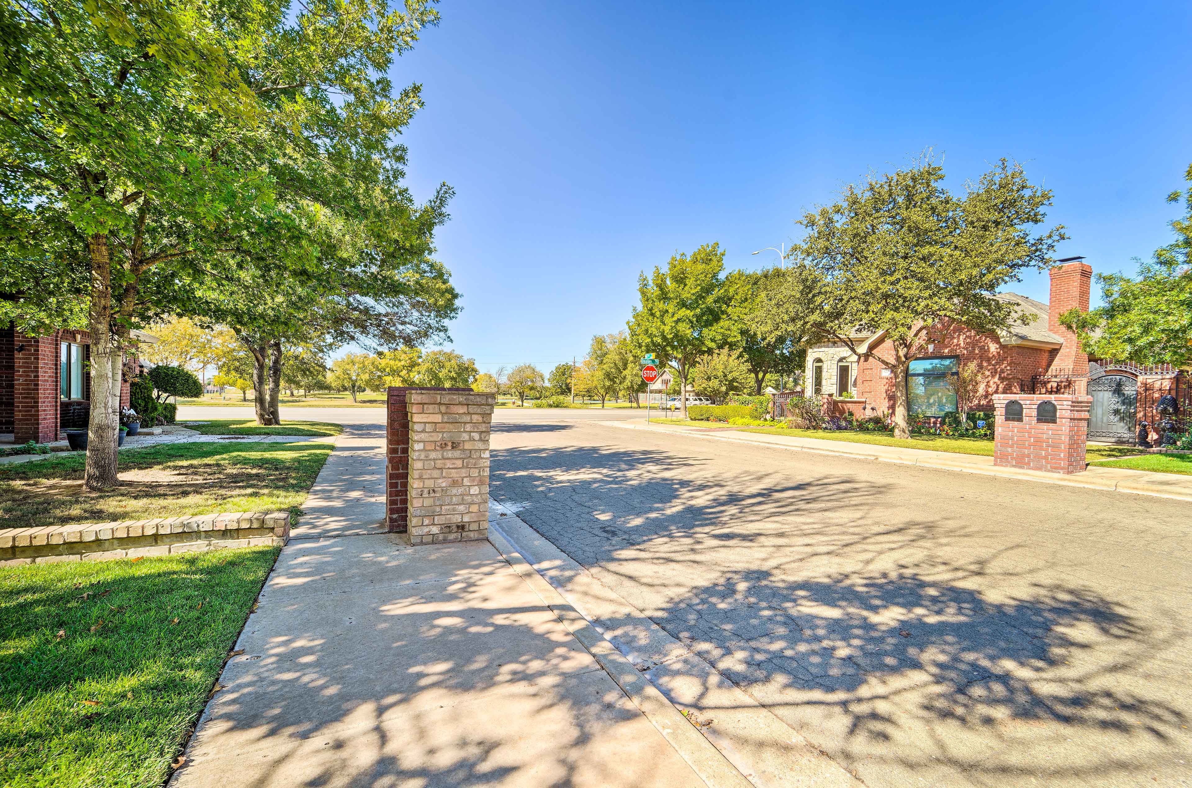 Parking | Garage (2 Vehicles) | Driveway (4 Vehicles)