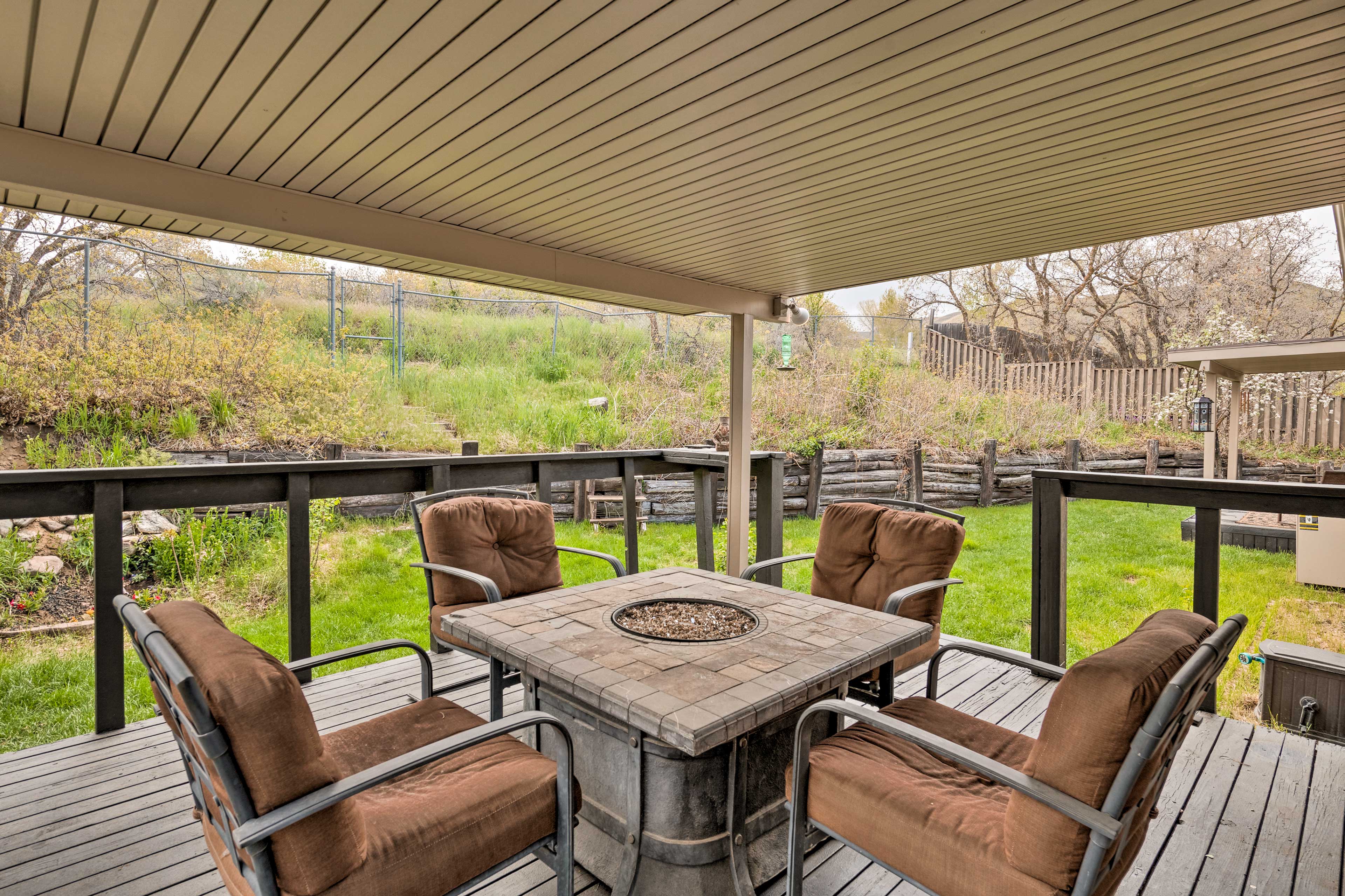 Covered Deck | Gas Fire Pit