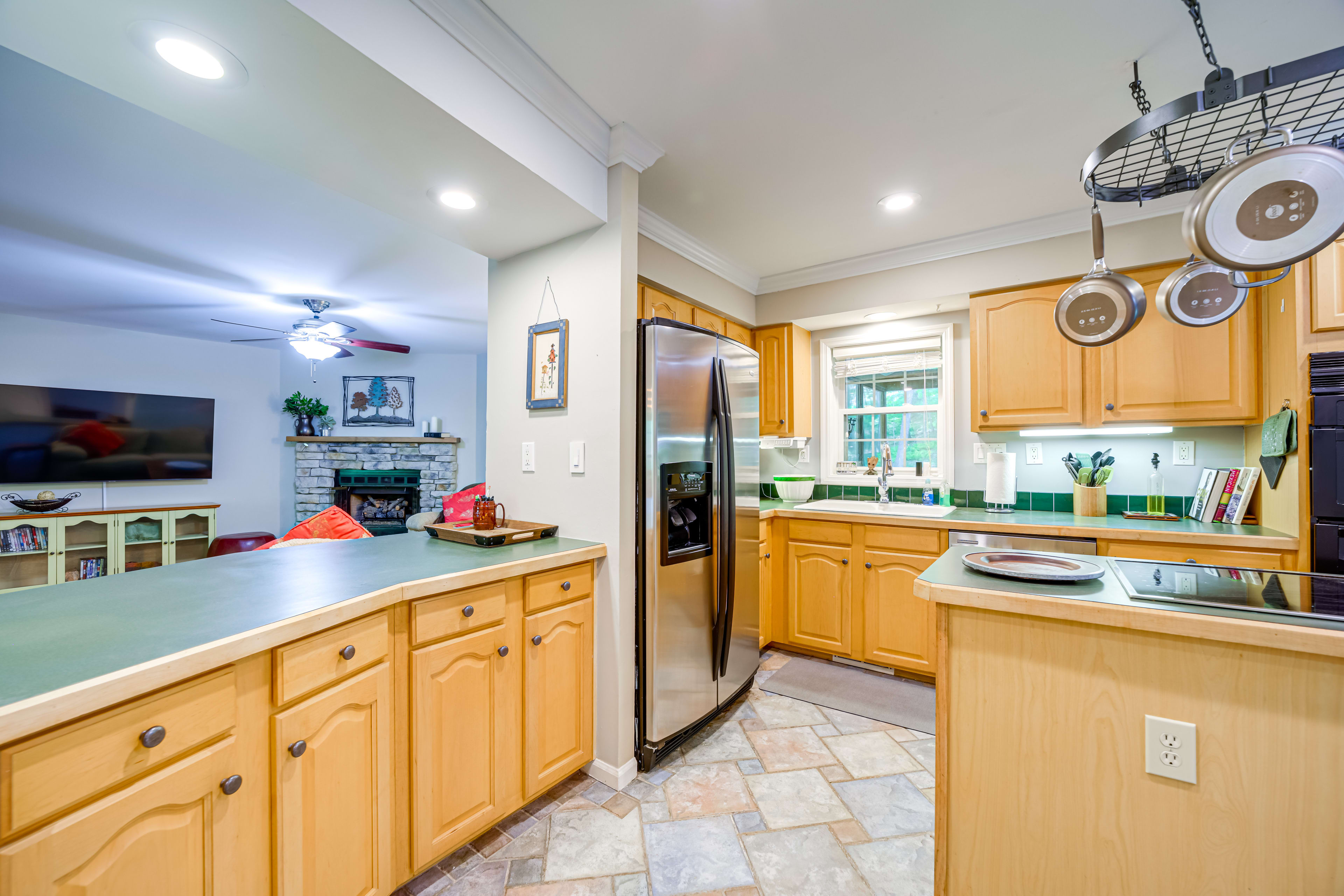 Kitchen | Electric Kettle | Additional Dining Table | Toaster | Main Level