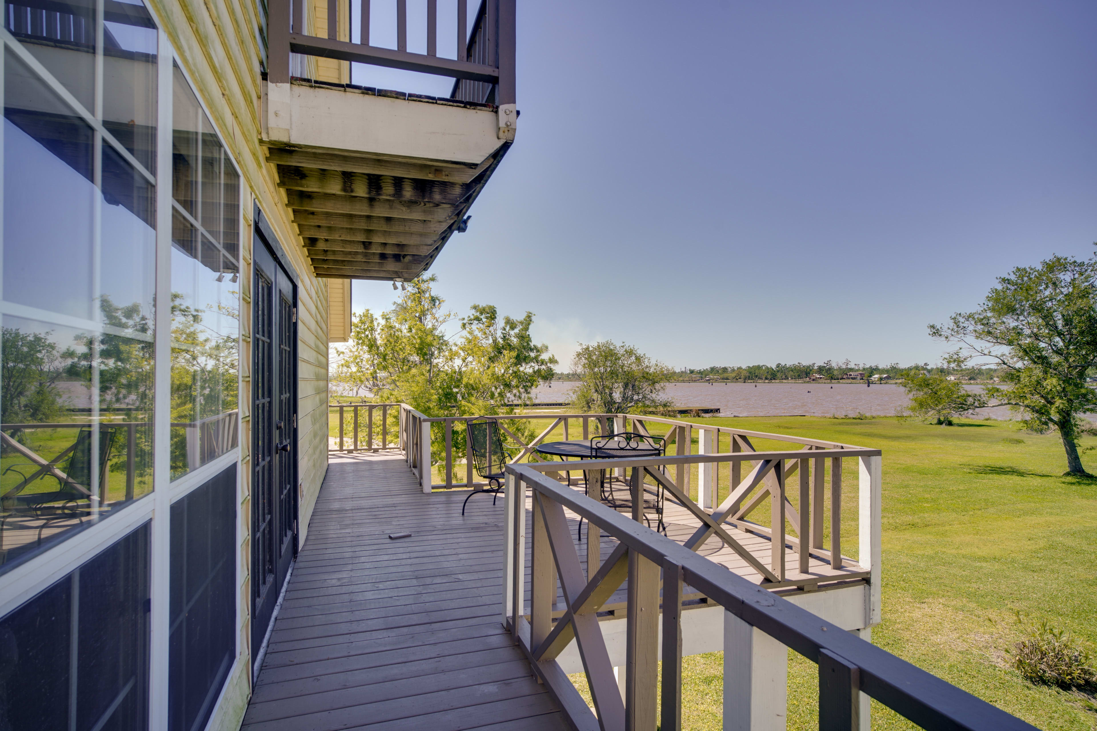 Balconies | Lakefront Views | Dining Area