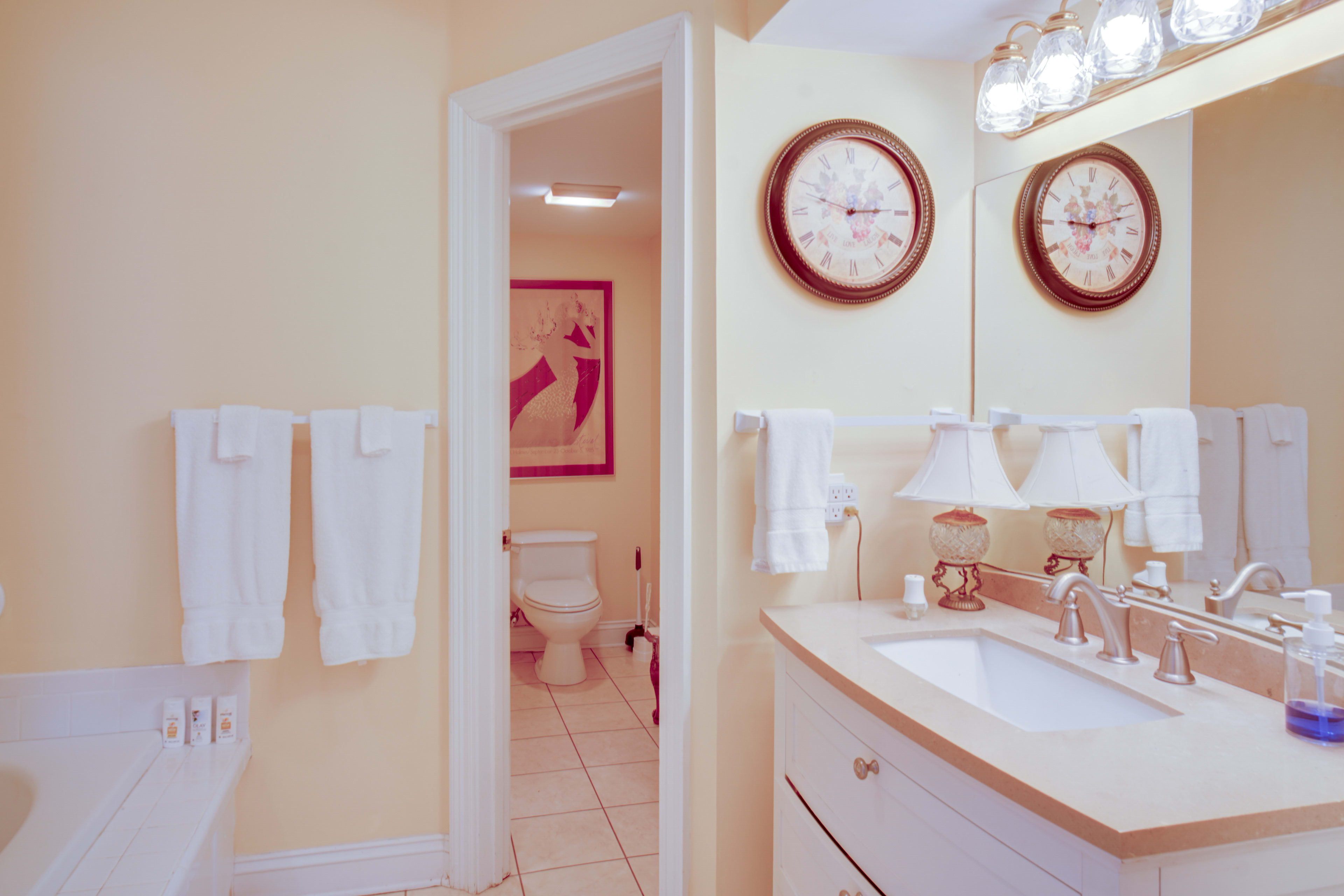 En-Suite Bathroom | Main Level | Towels Provided