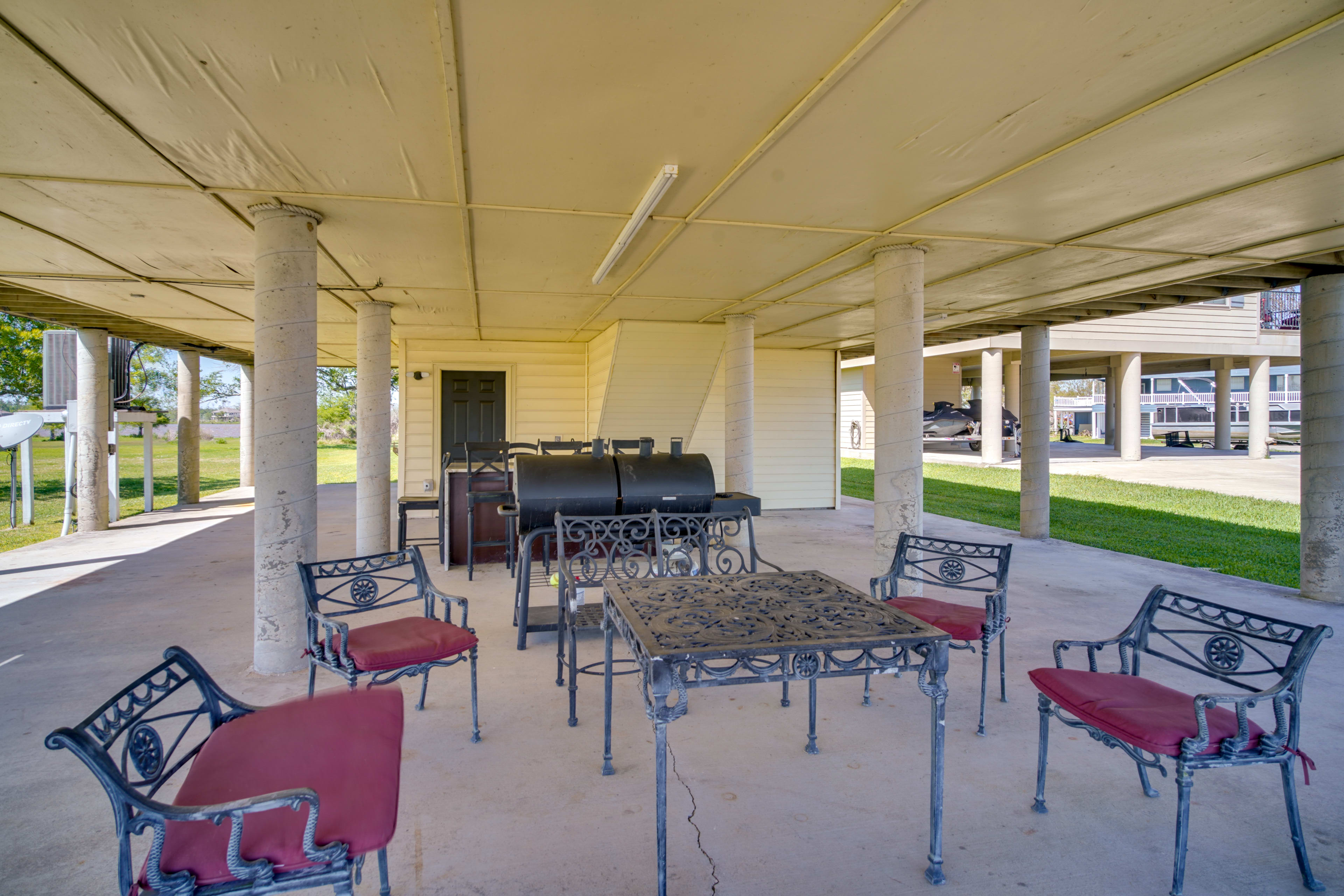 Patio | Dining Area | Grill